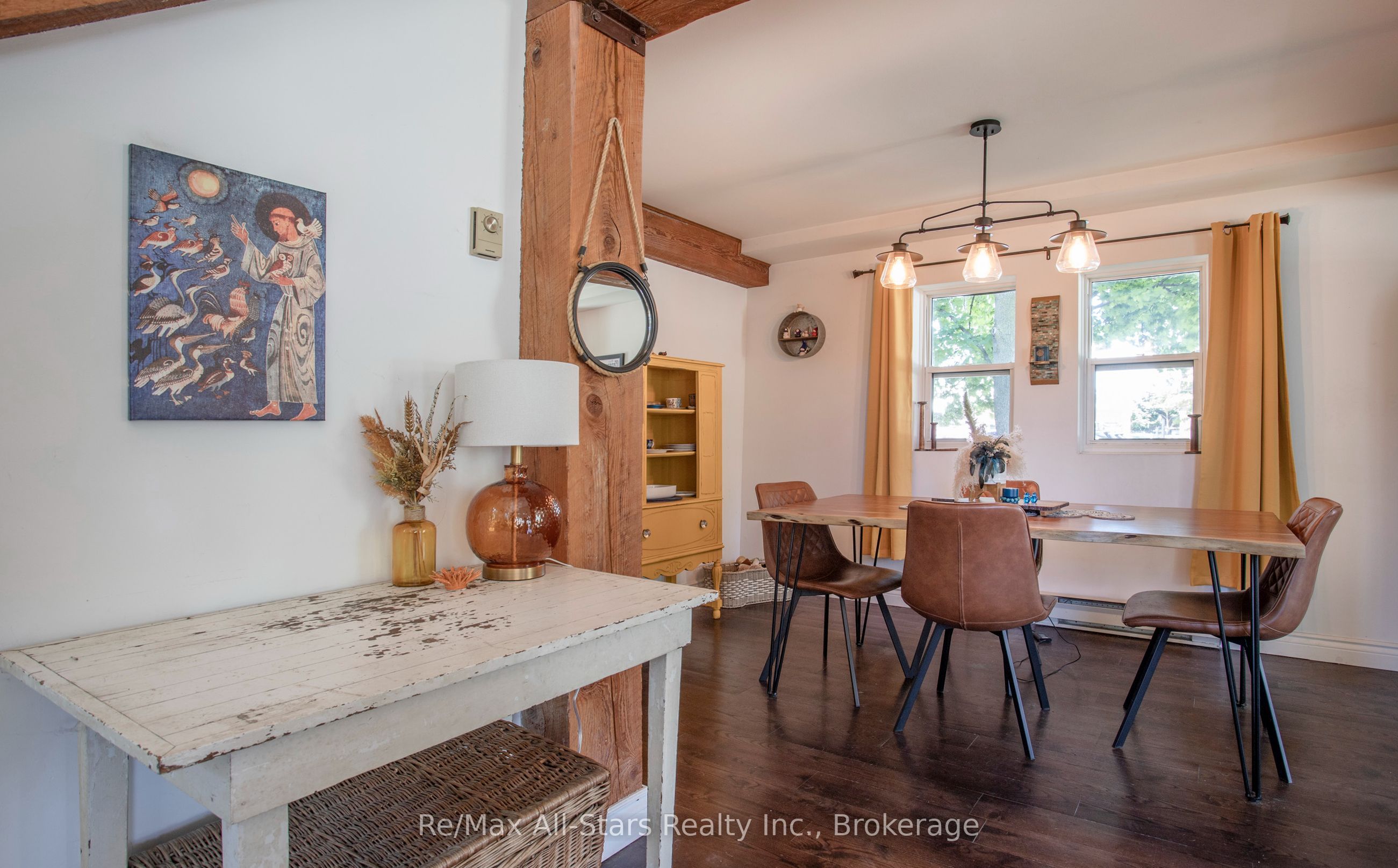 36 Emily Street E Property Photo 16