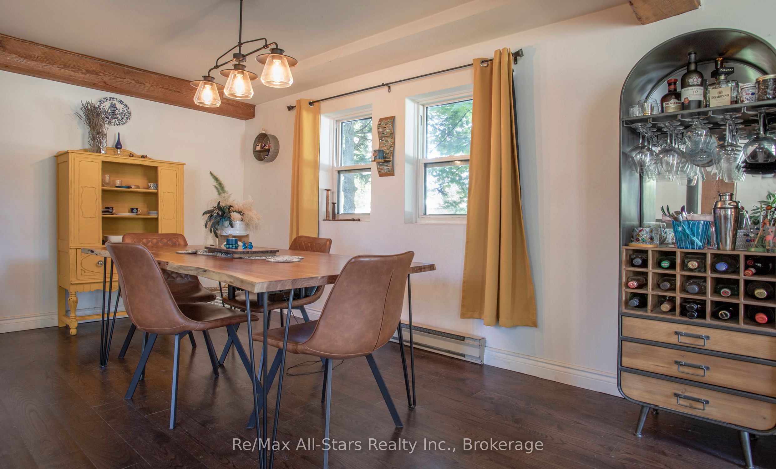 36 Emily Street E Property Photo 17