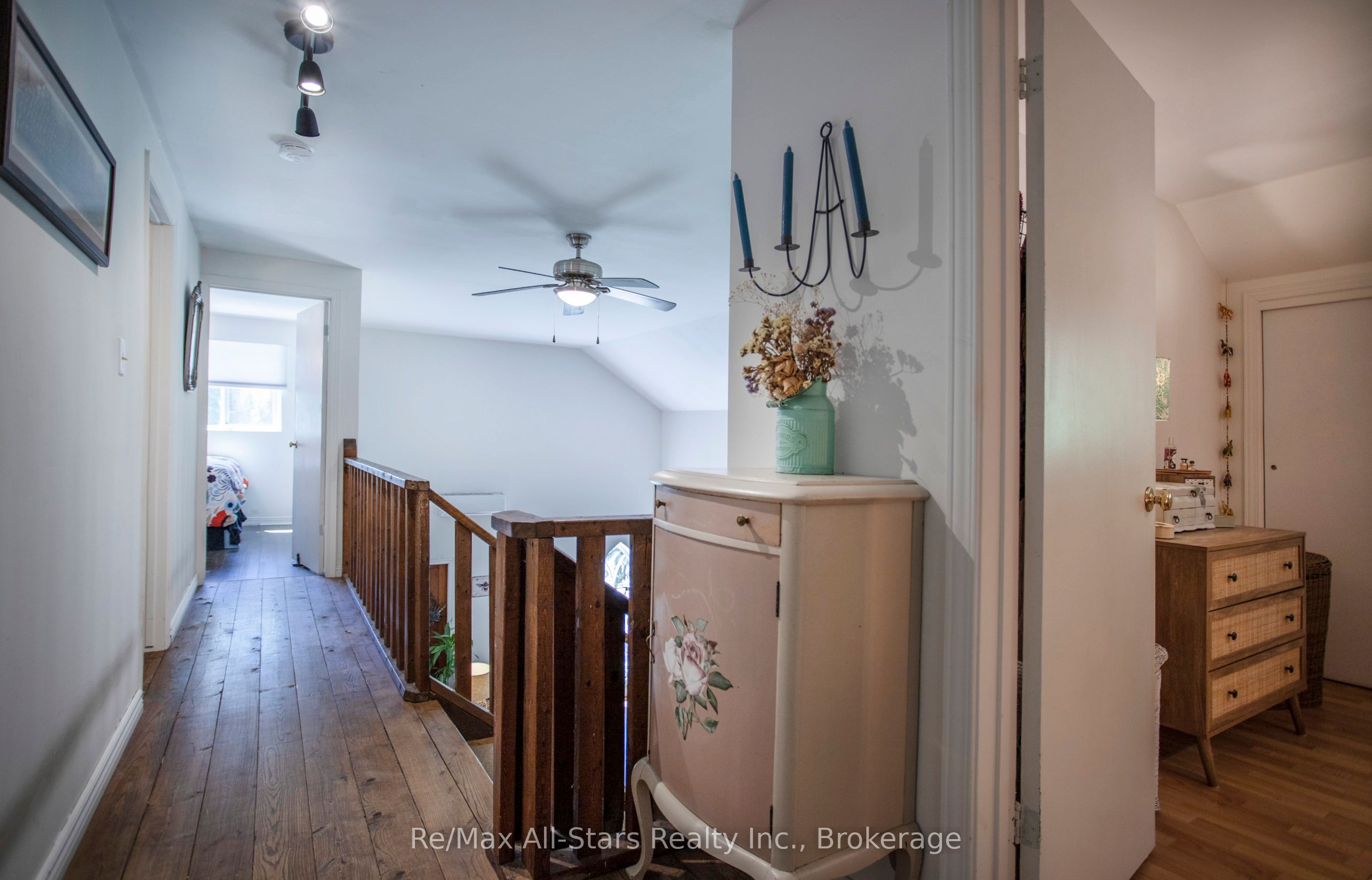 36 Emily Street E Property Photo 27