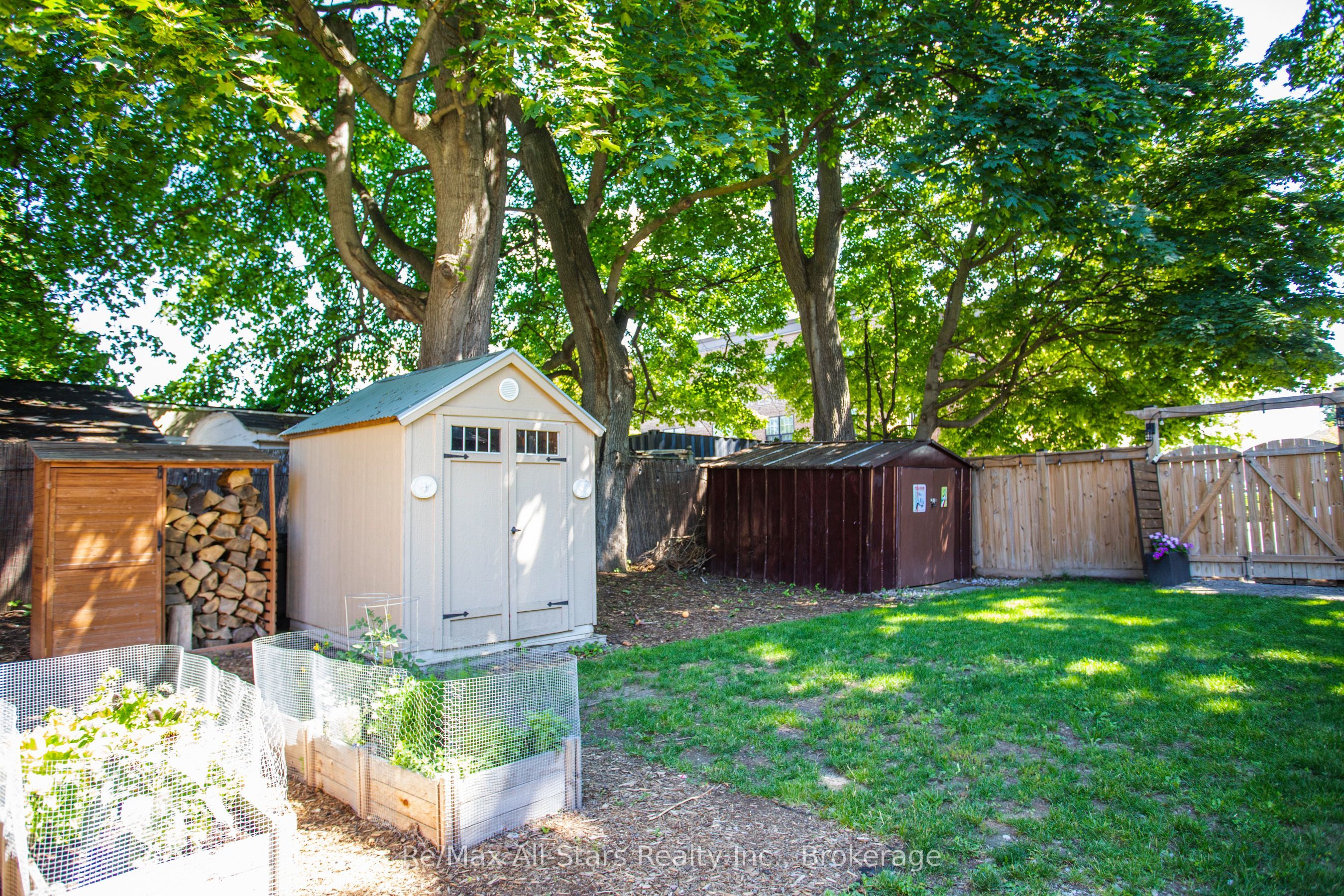 36 Emily Street E Property Photo 40