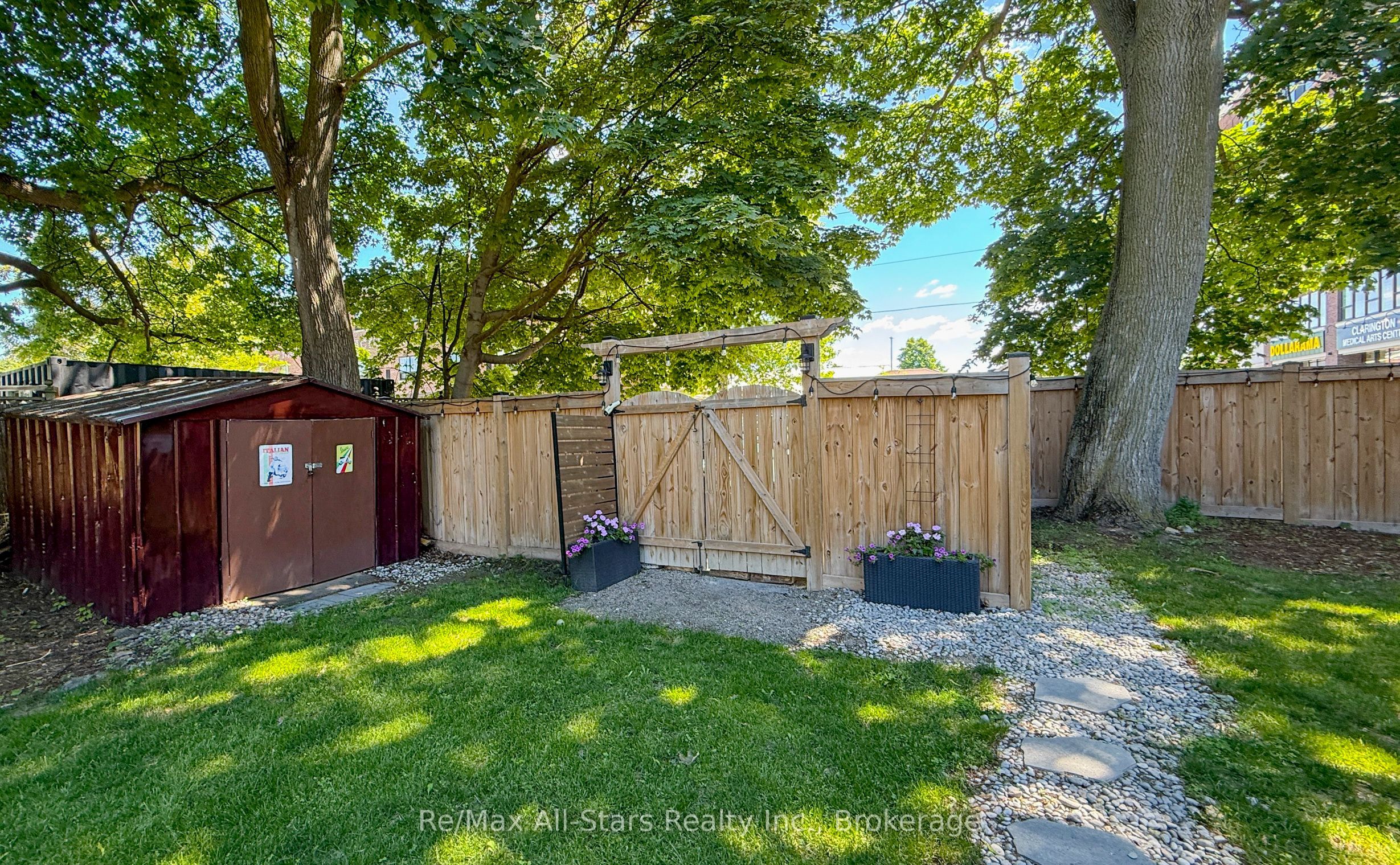 36 Emily Street E Property Photo 42