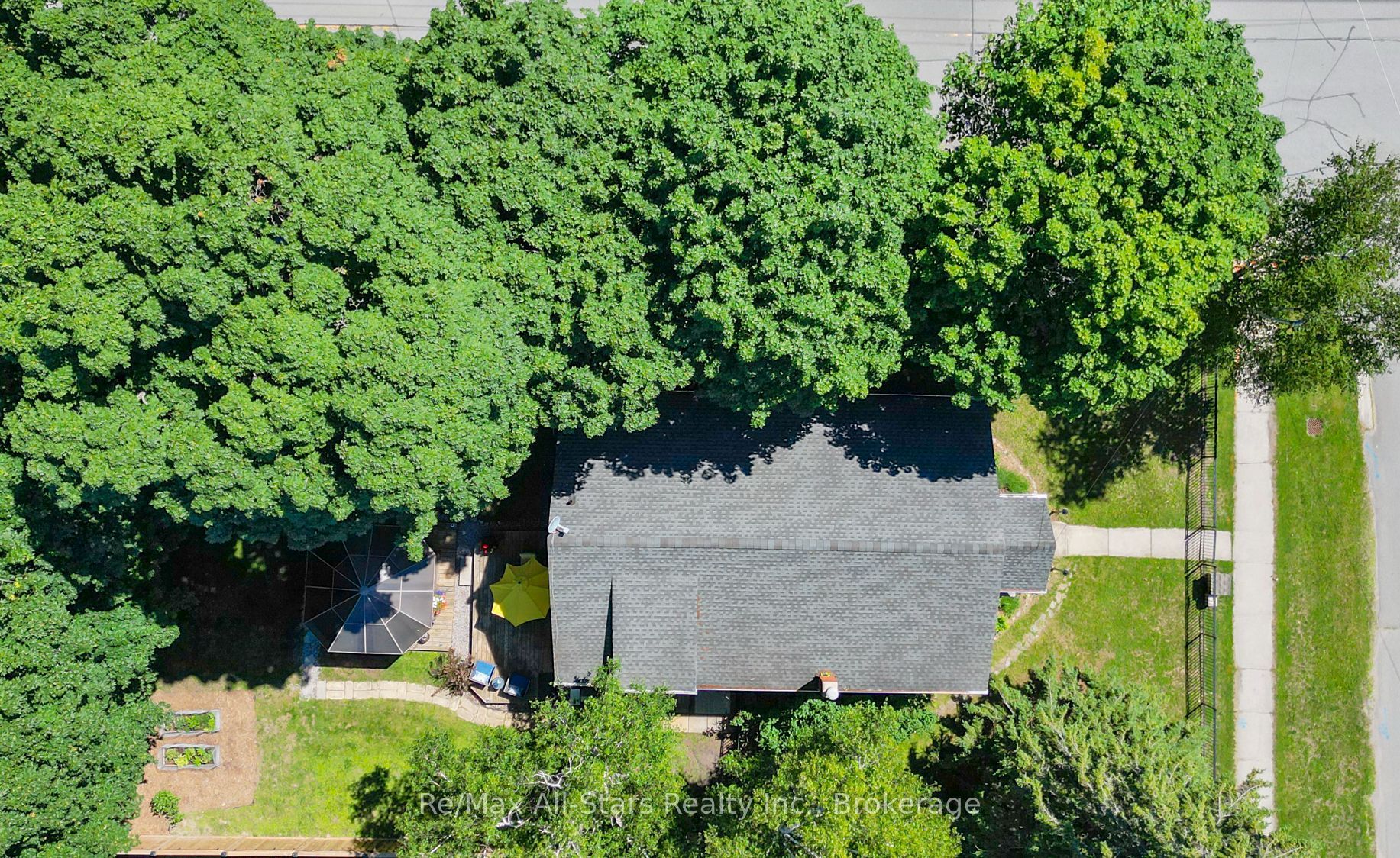 36 Emily Street E Property Photo 43