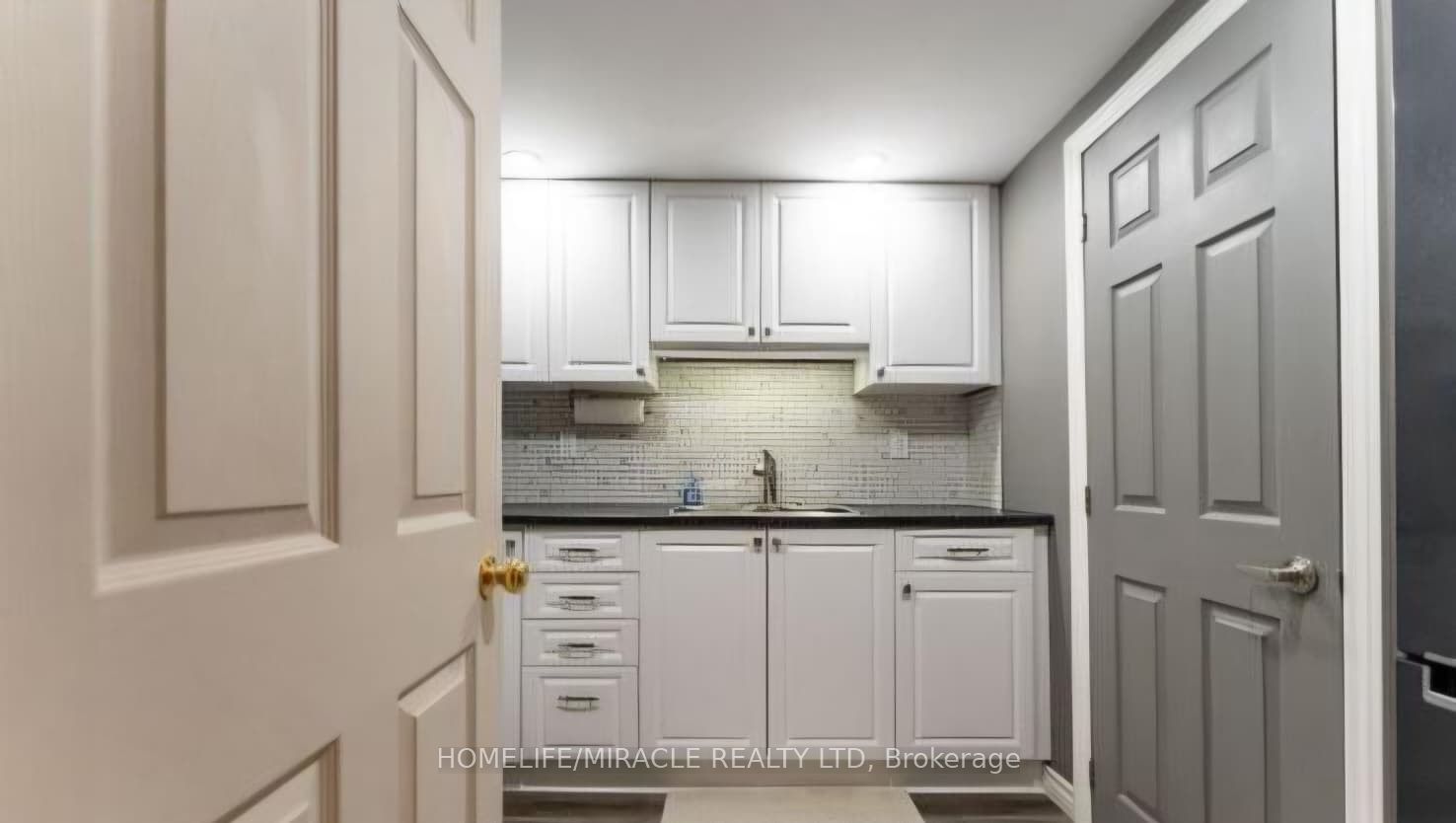 46 Orchard View Boulevard Property Photo 6