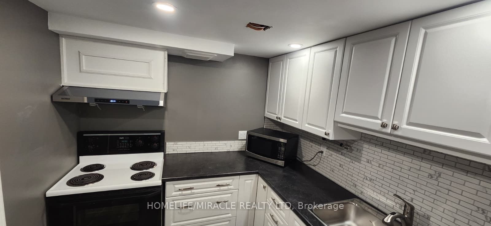 46 Orchard View Boulevard Property Photo 9