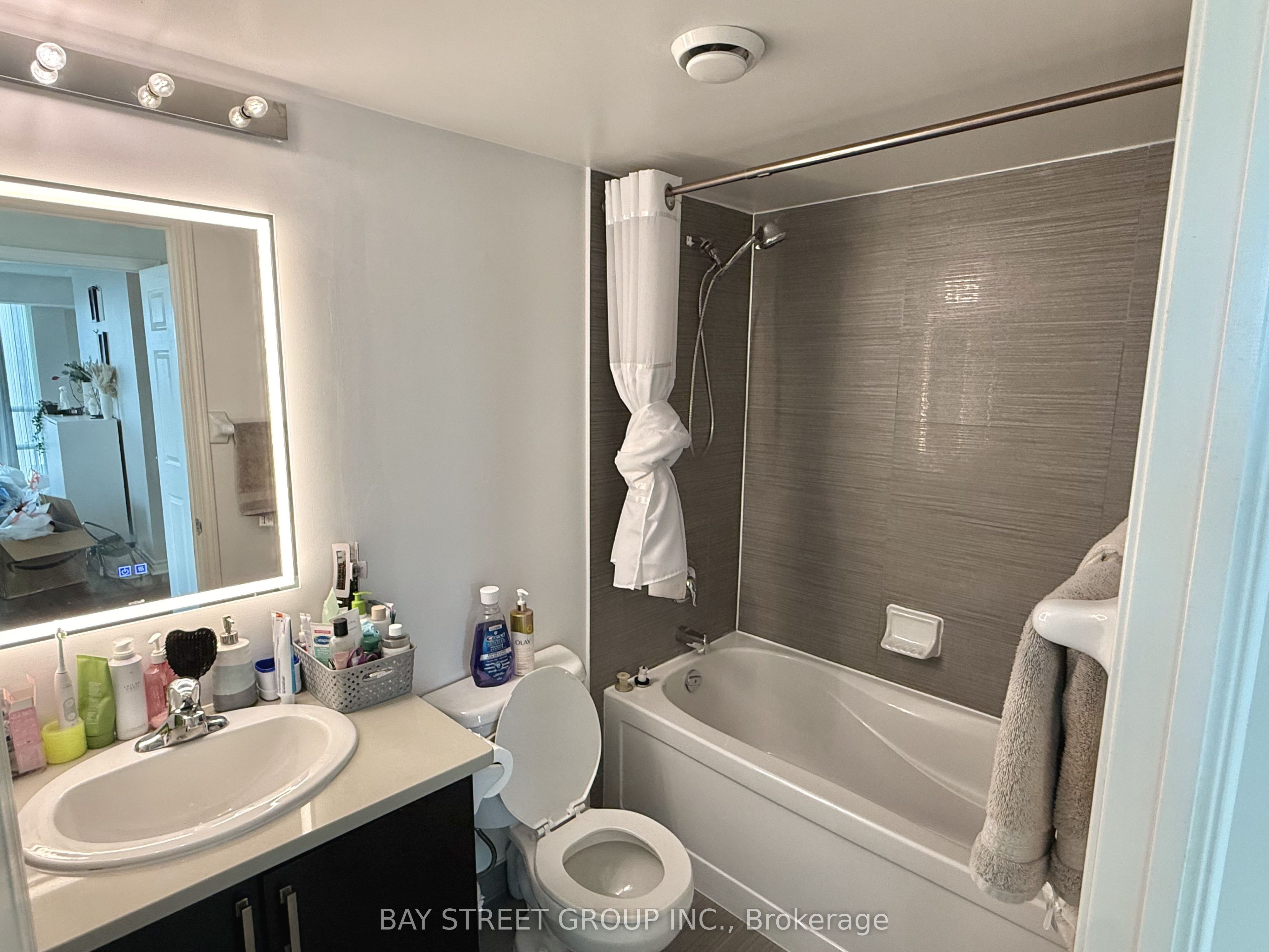 88 Grangeway Avenue 2209 Property Photo 16