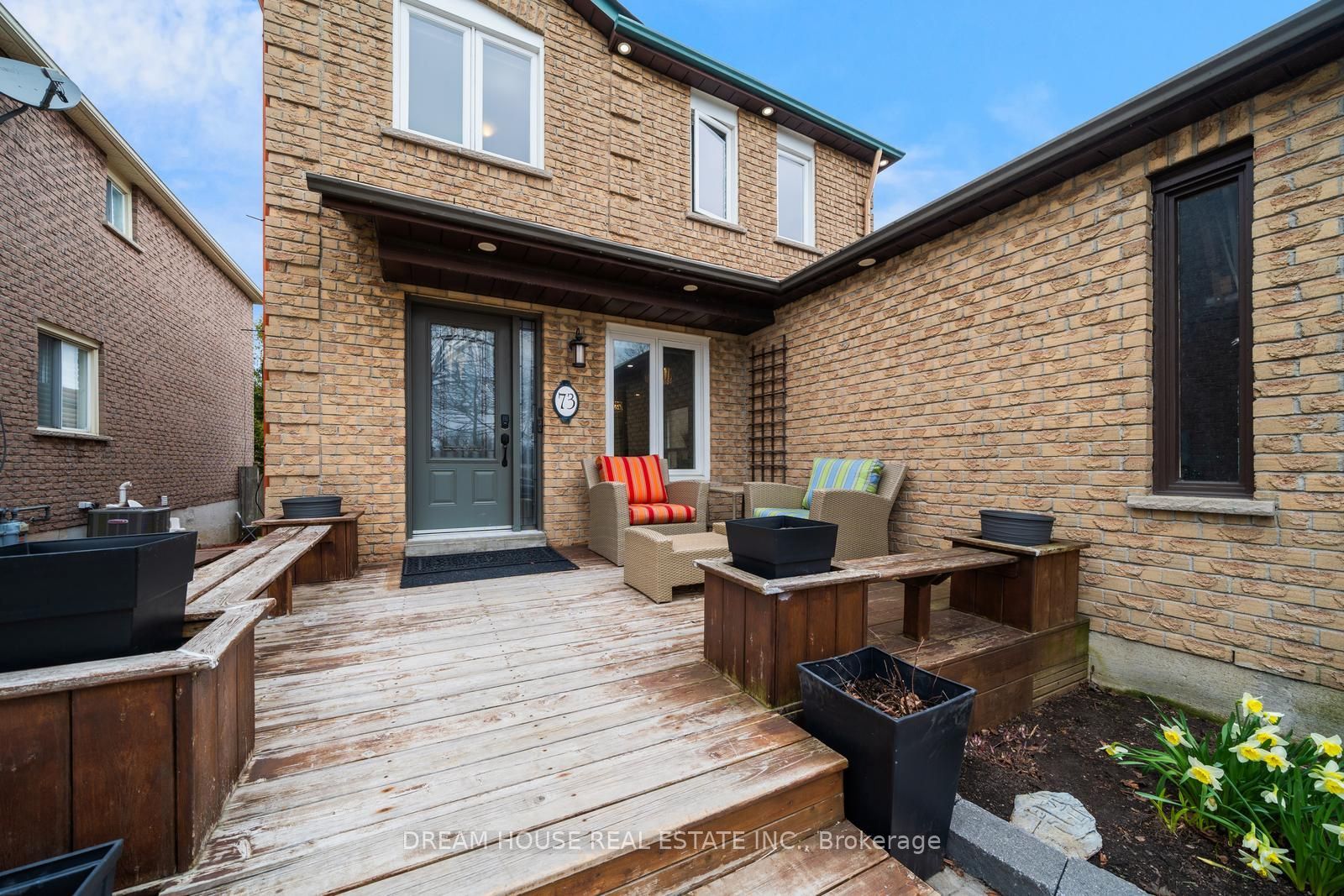 73 Hewitt Crescent Property Photo 2