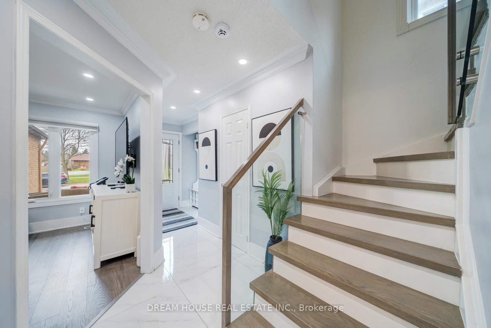 73 Hewitt Crescent Property Photo 6