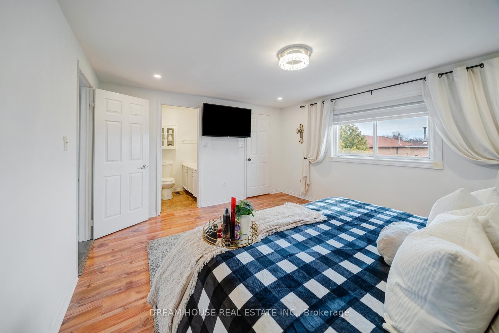 73 Hewitt Crescent Property Photo 22
