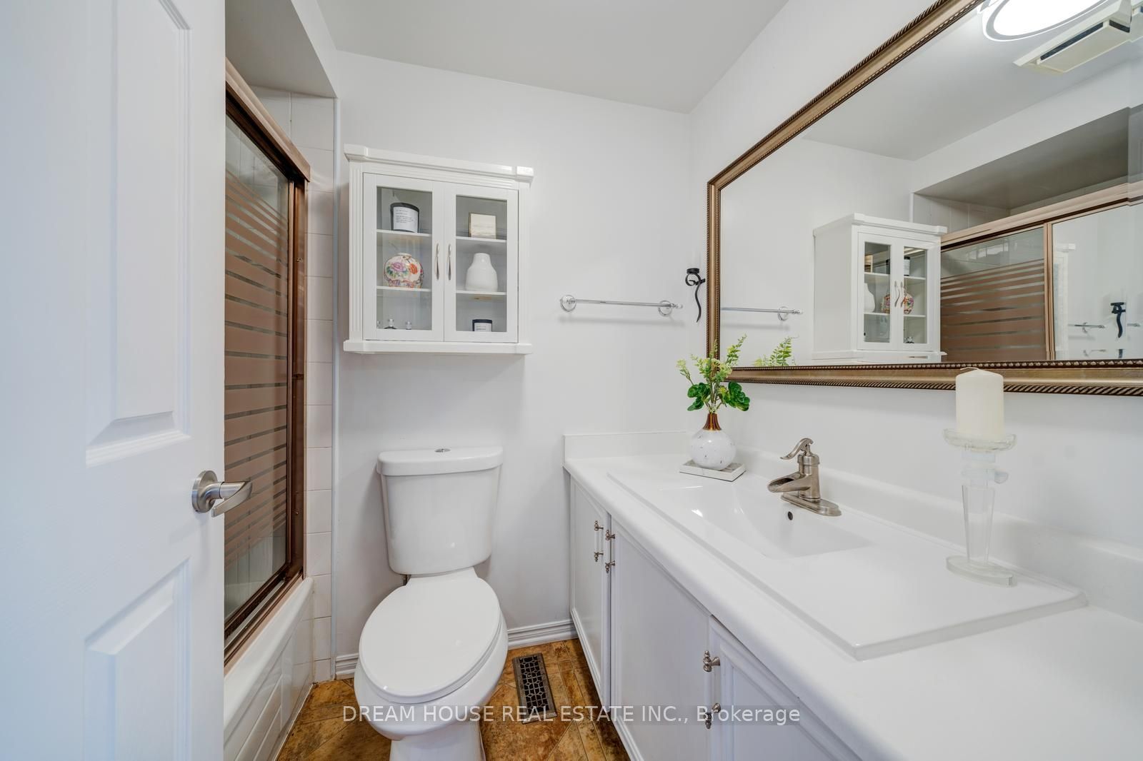 73 Hewitt Crescent Property Photo 23