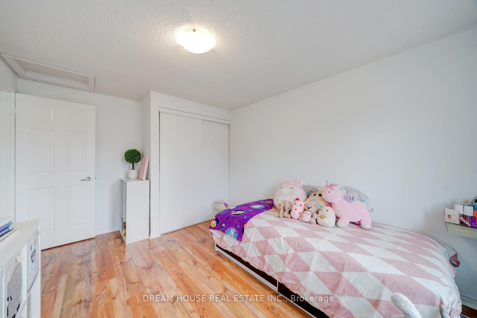 73 Hewitt Crescent Property Photo 28