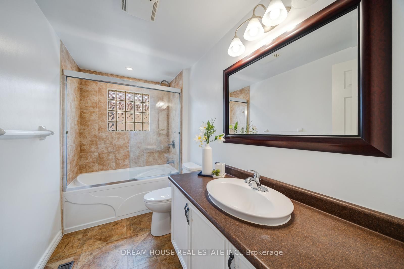 73 Hewitt Crescent Property Photo 31