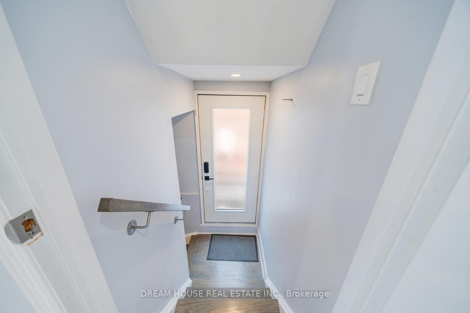 73 Hewitt Crescent Property Photo 32