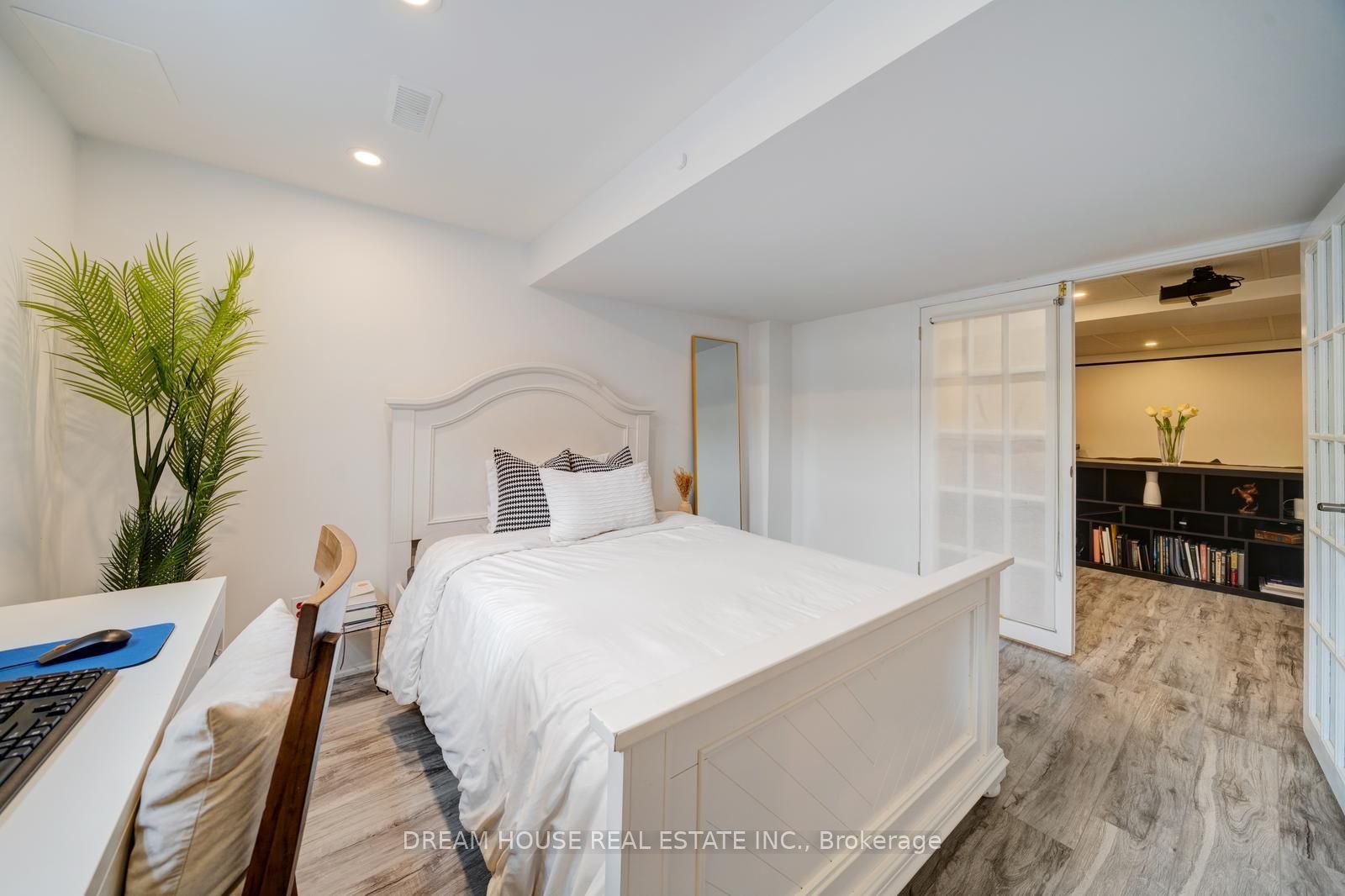 73 Hewitt Crescent Property Photo 39