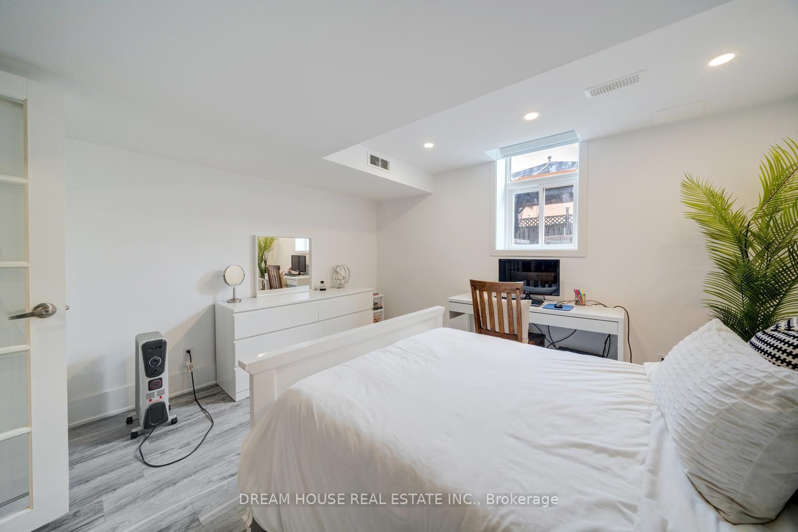 73 Hewitt Crescent Property Photo 41