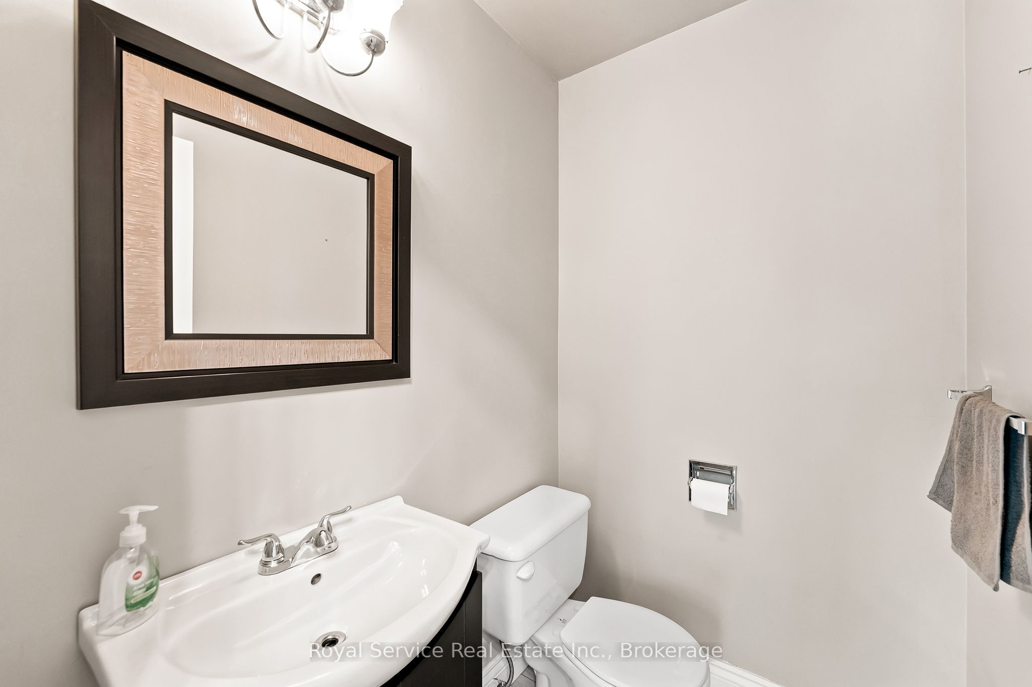 640 Hillcroft Street Property Photo 5