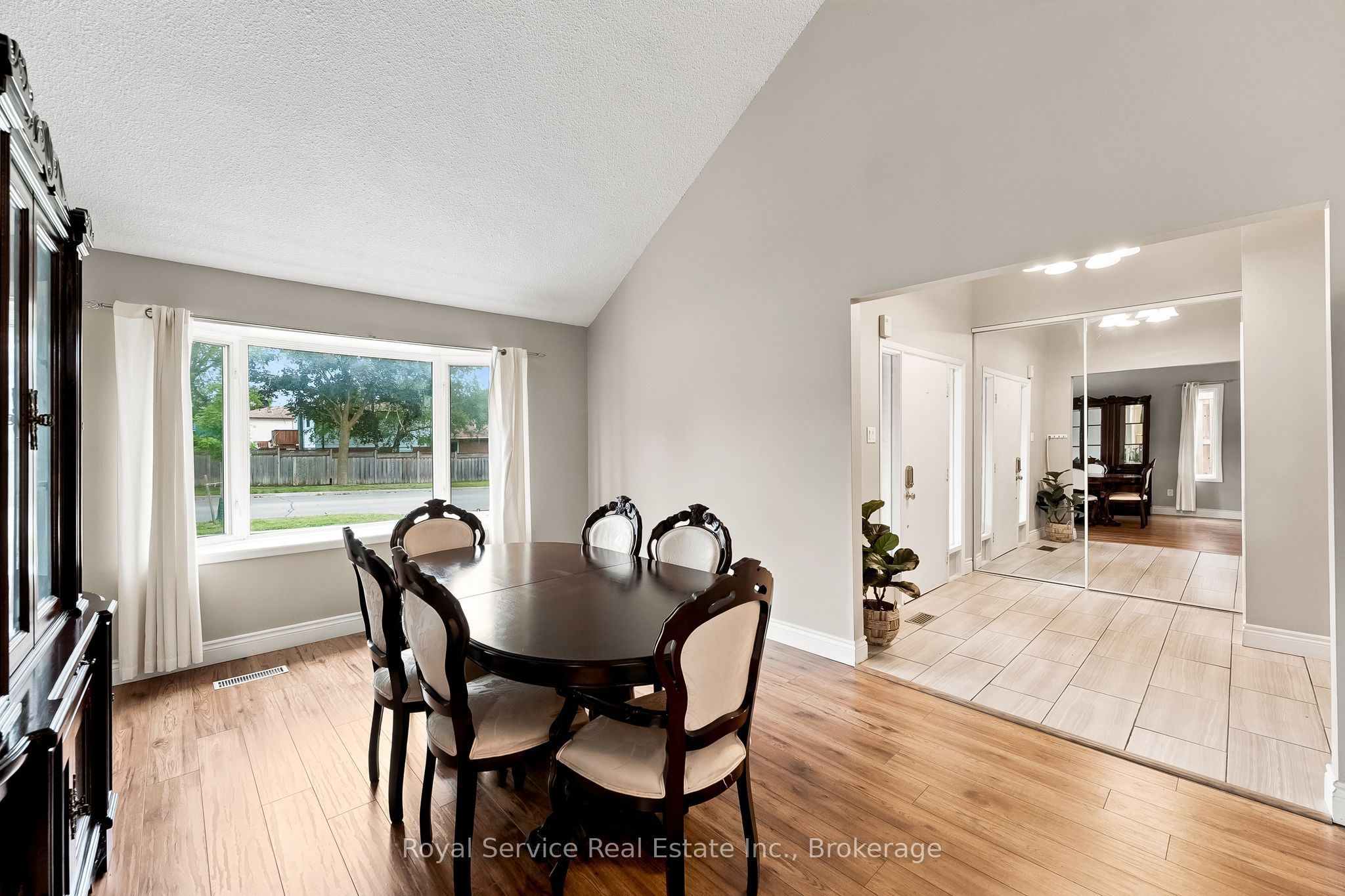 640 Hillcroft Street Property Photo 8