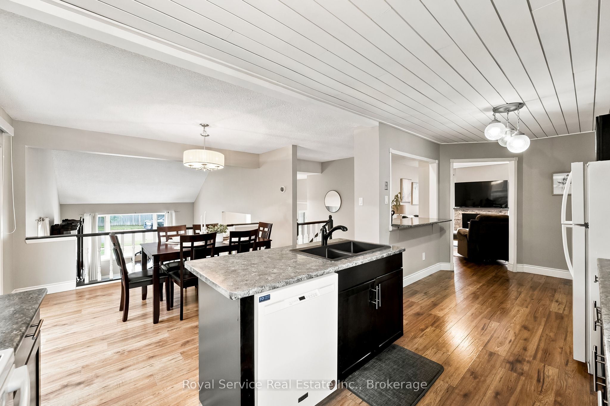 640 Hillcroft Street Property Photo 19