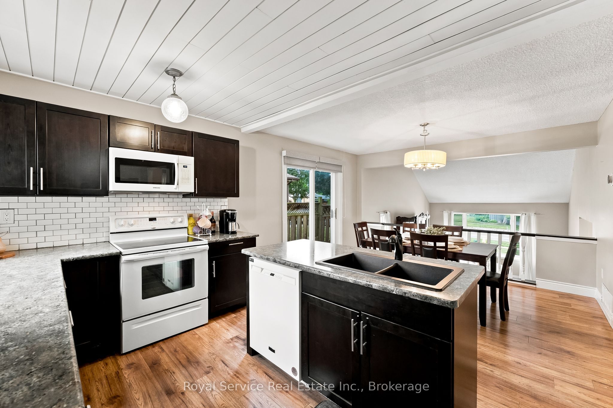 640 Hillcroft Street Property Photo 20