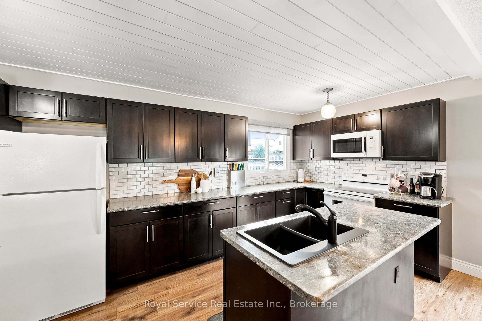 640 Hillcroft Street Property Photo 22