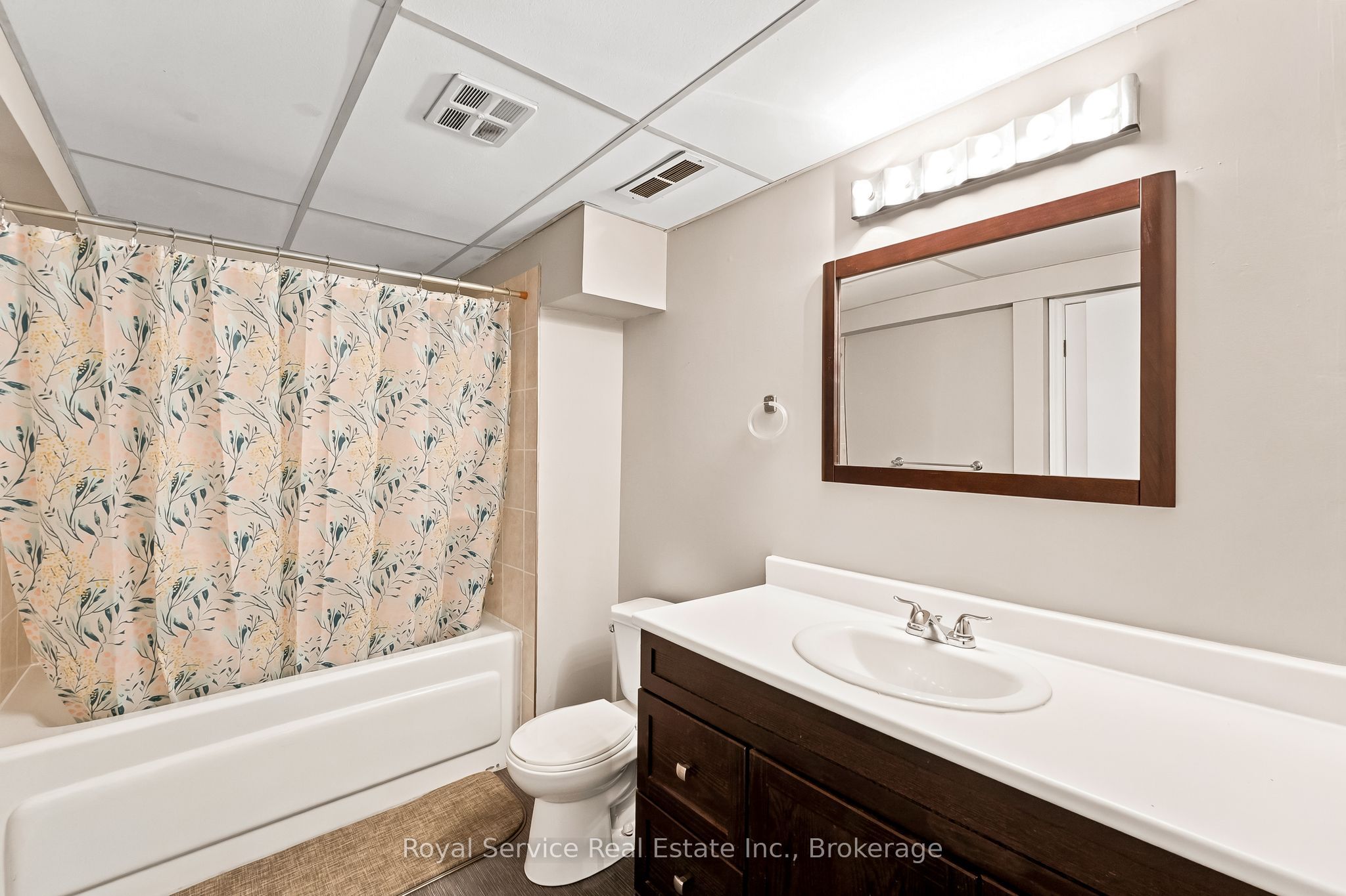 640 Hillcroft Street Property Photo 42
