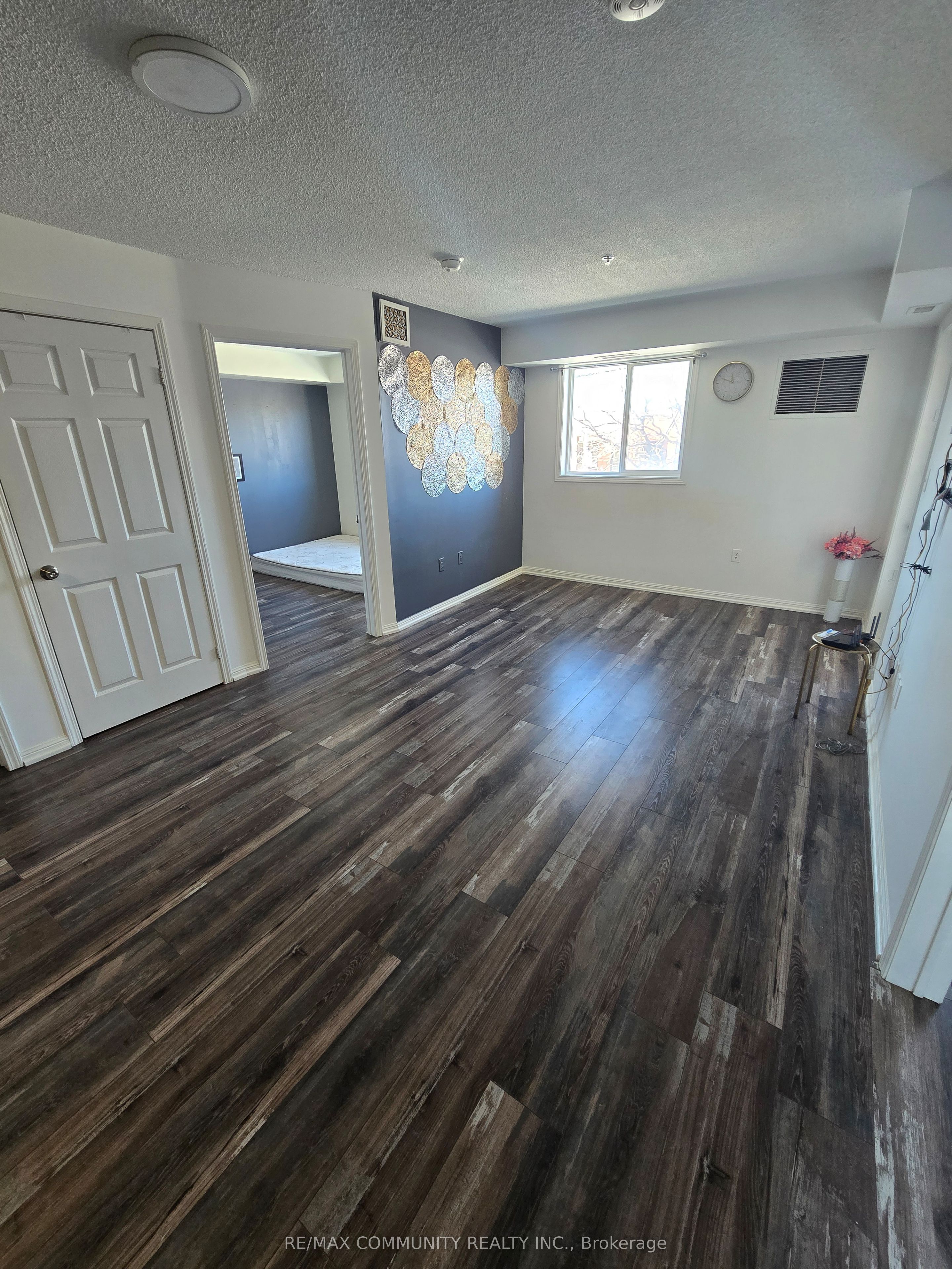 5235 Finch Avenue E 214 Property Photo 8