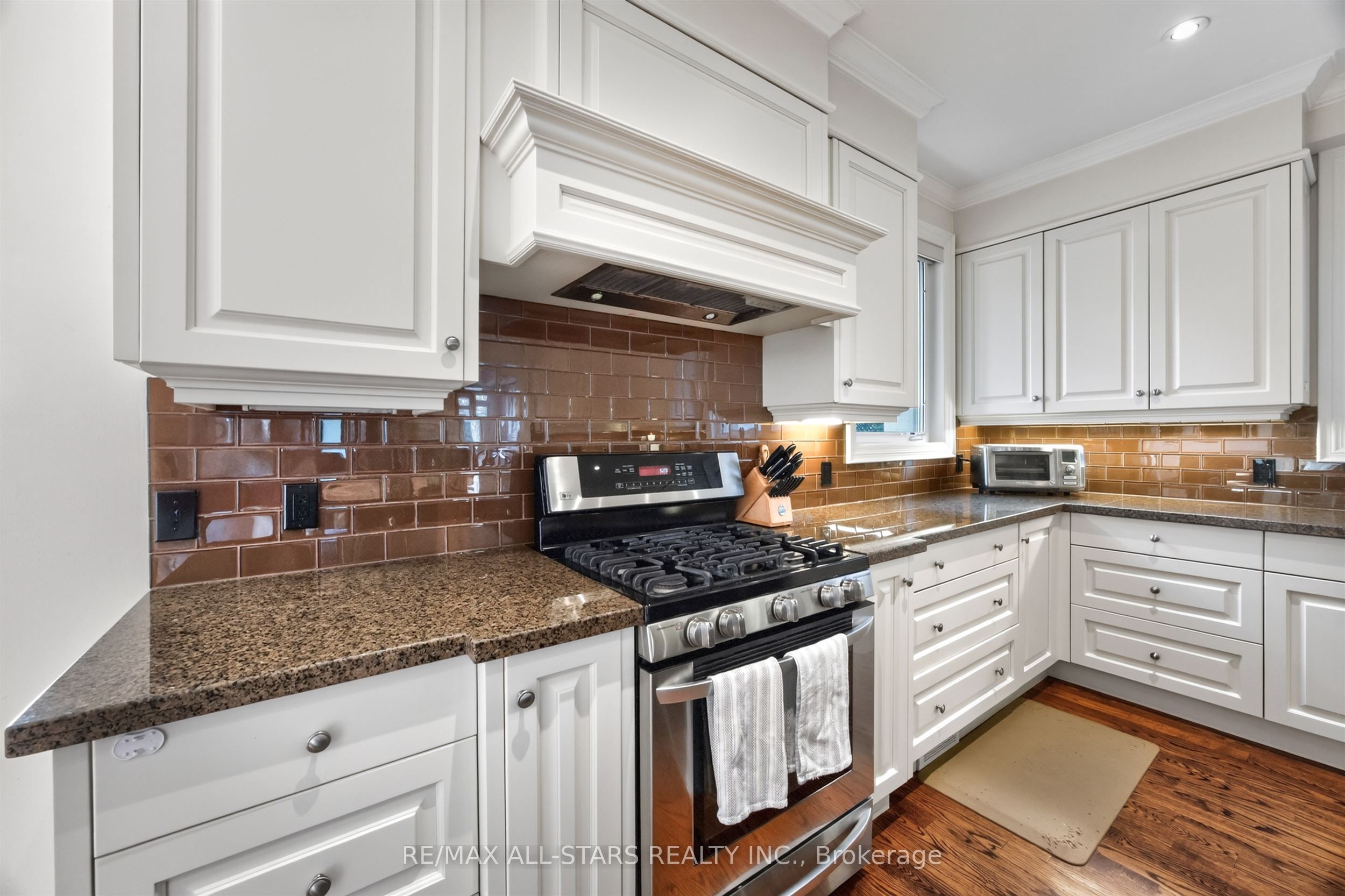30 St Quentin Avenue Property Photo 18