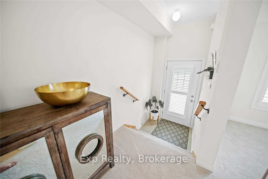 1435 Green Road Property Photo 6