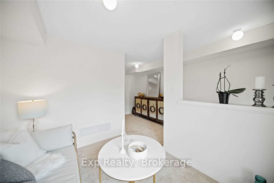 1435 Green Road Property Photo 10