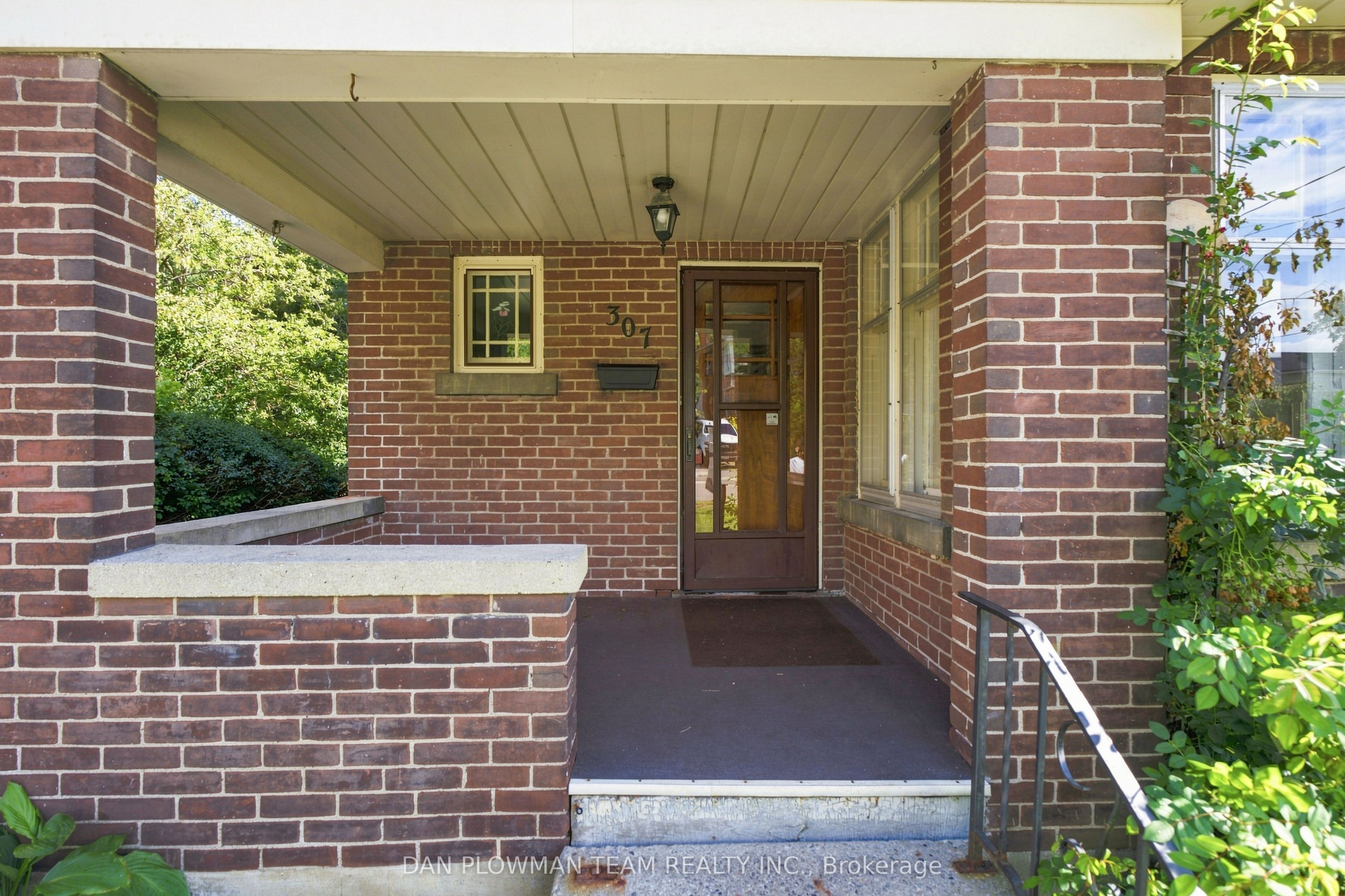 307 William Street E Property Photo 2