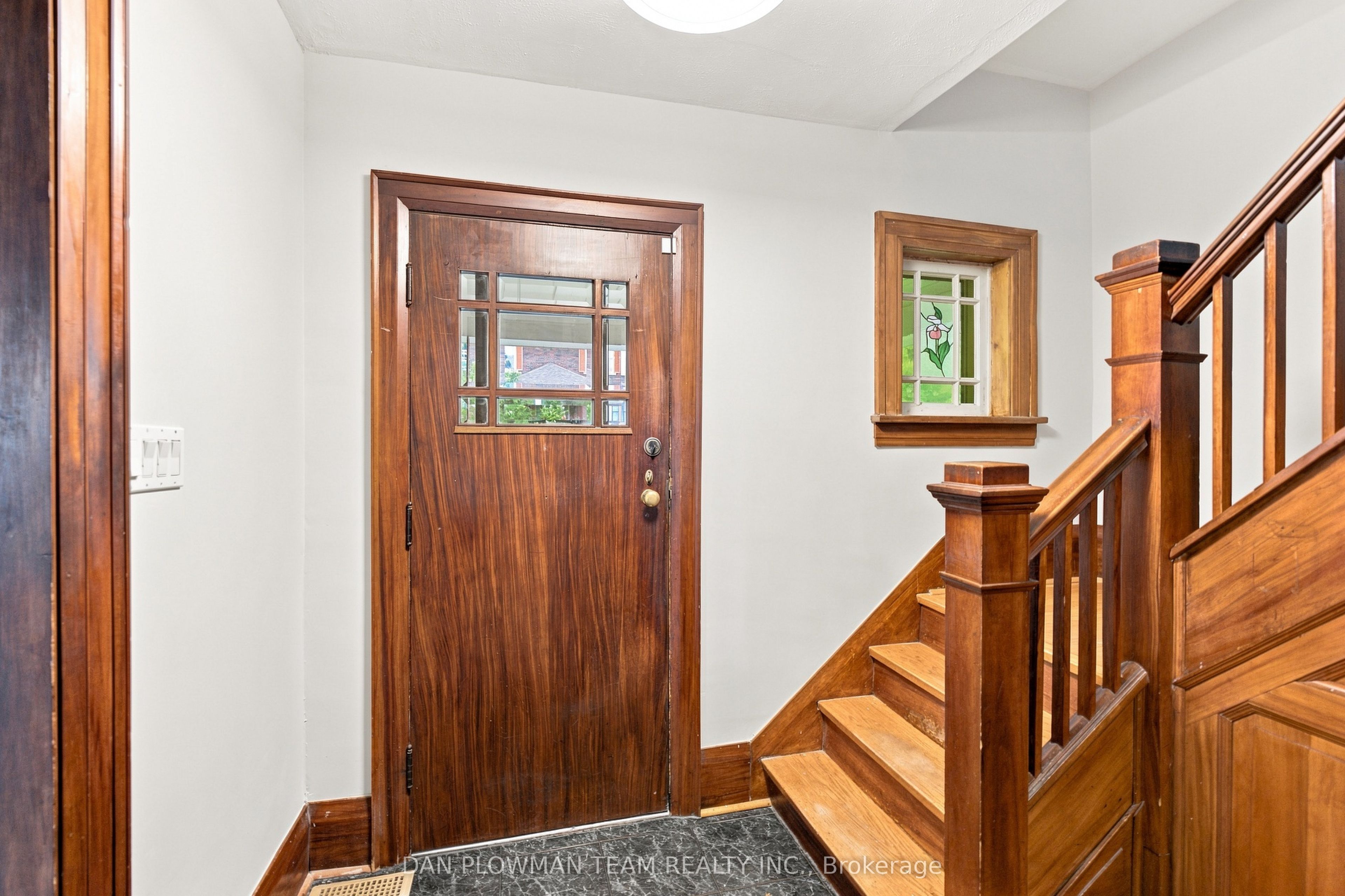 307 William Street E Property Photo 3