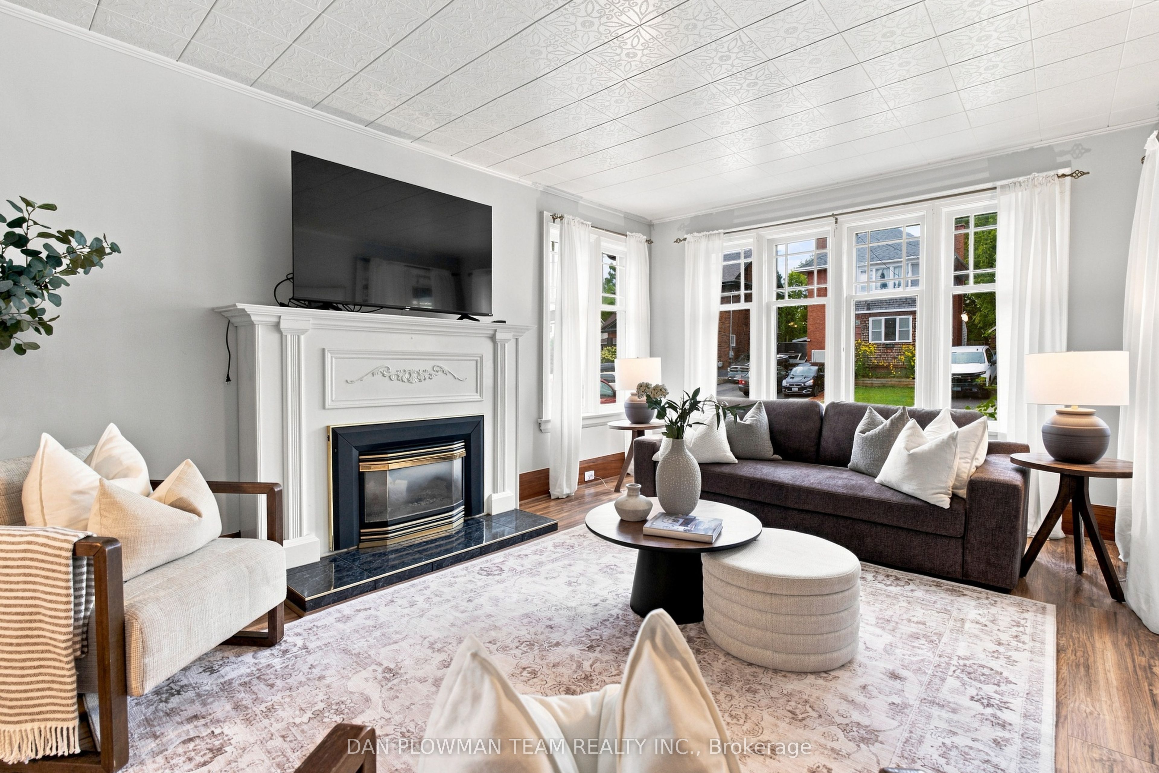 307 William Street E Property Photo 4