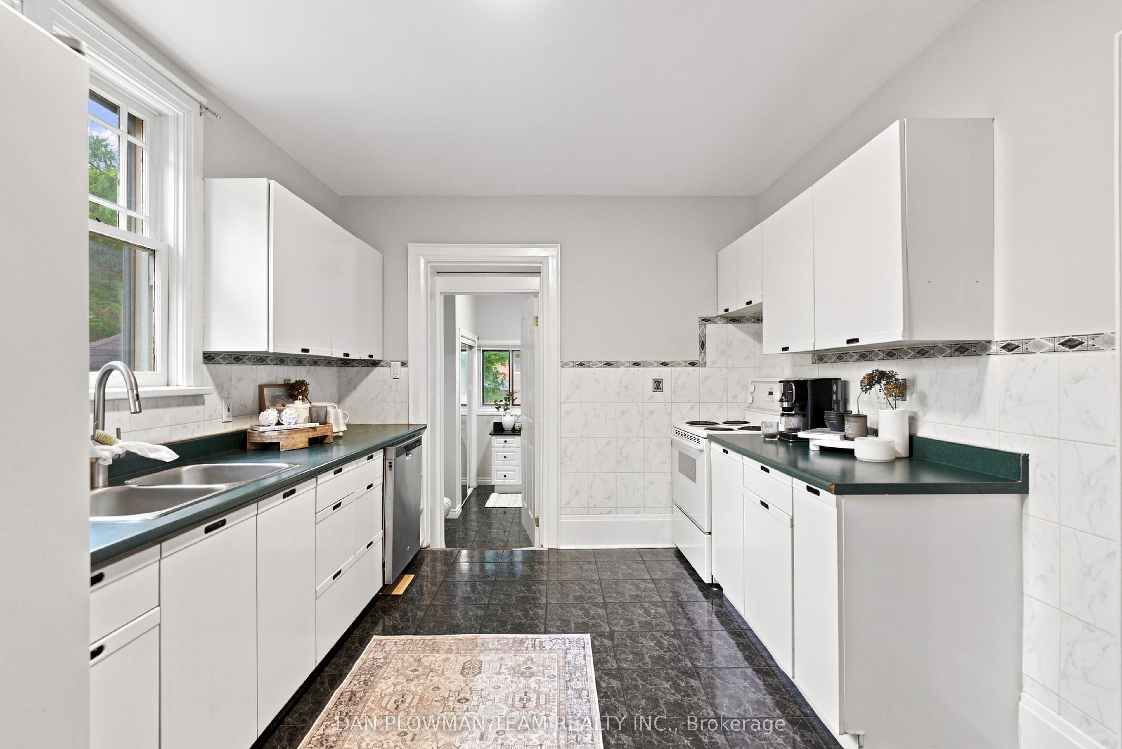 307 William Street E Property Photo 12