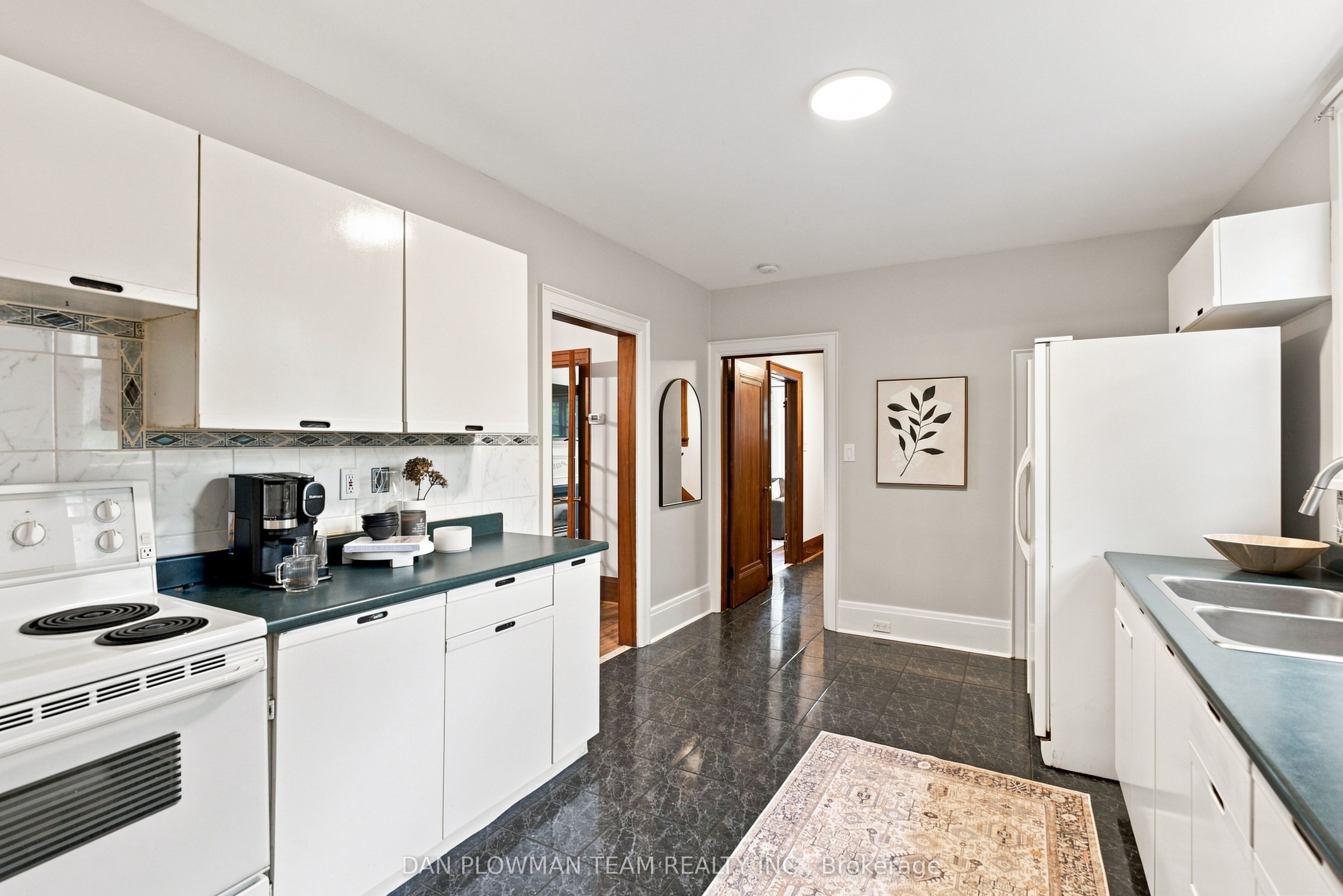 307 William Street E Property Photo 13