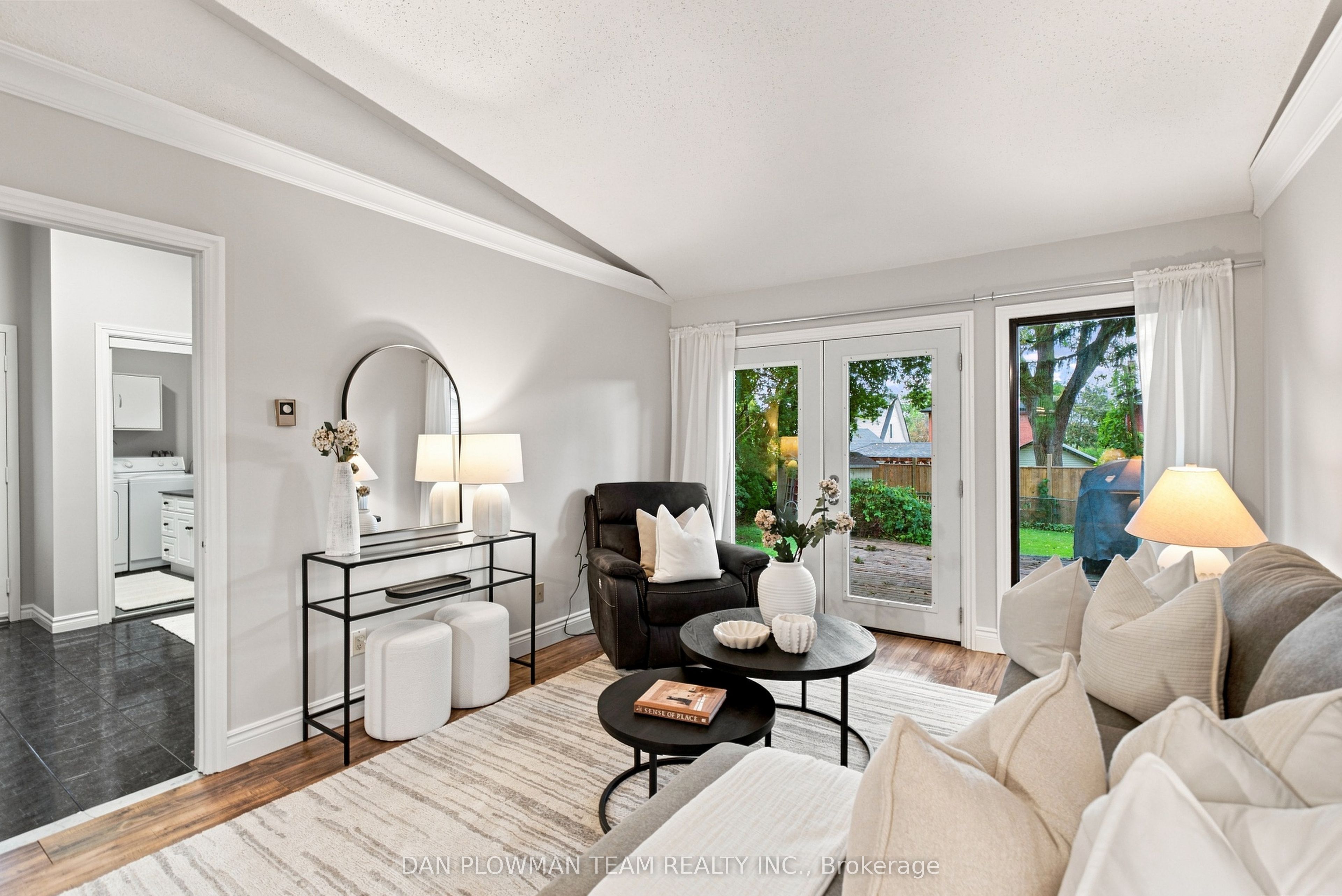 307 William Street E Property Photo 14