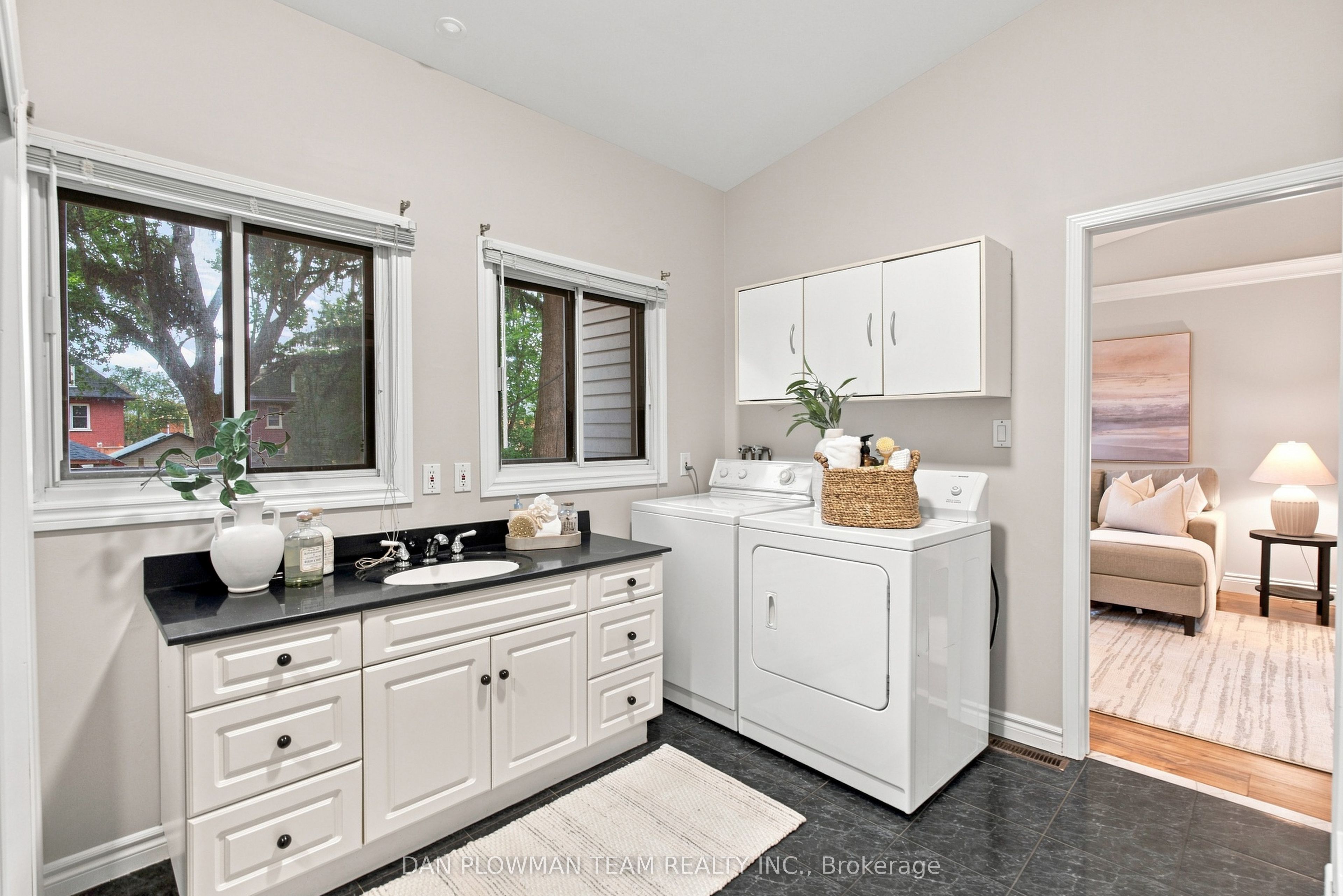 307 William Street E Property Photo 17