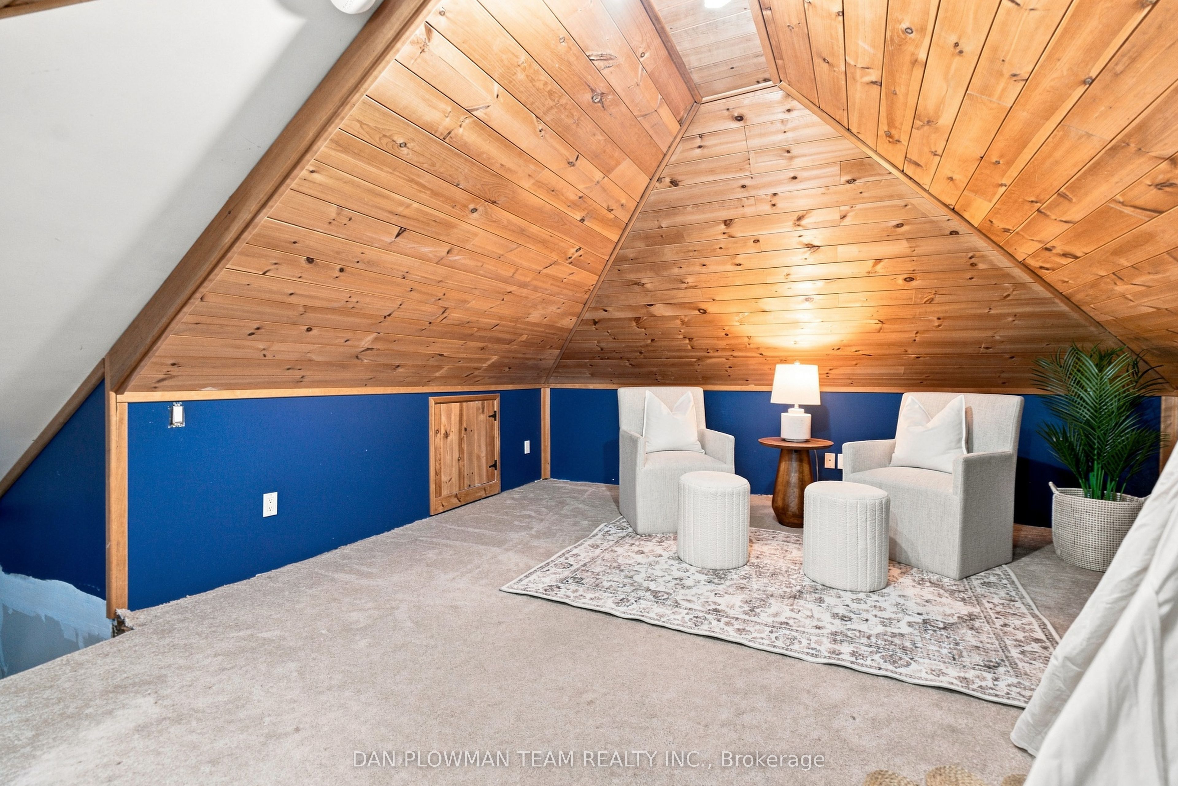 307 William Street E Property Photo 28