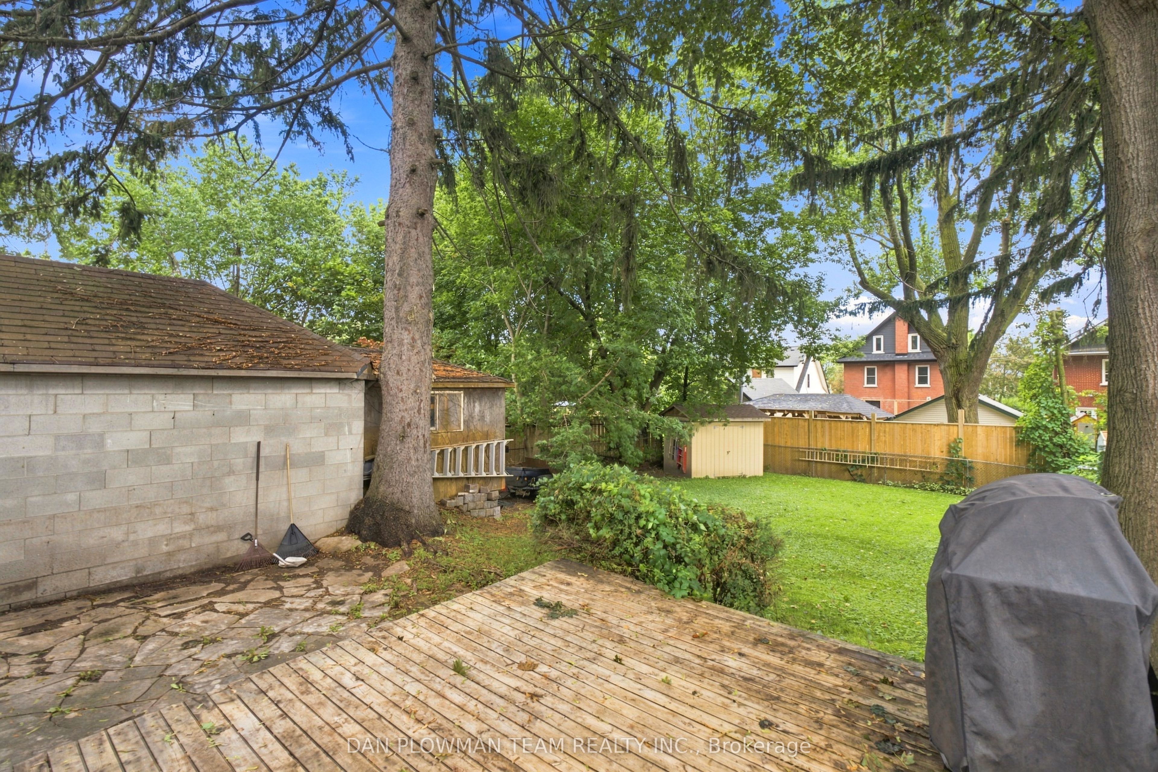 307 William Street E Property Photo 31