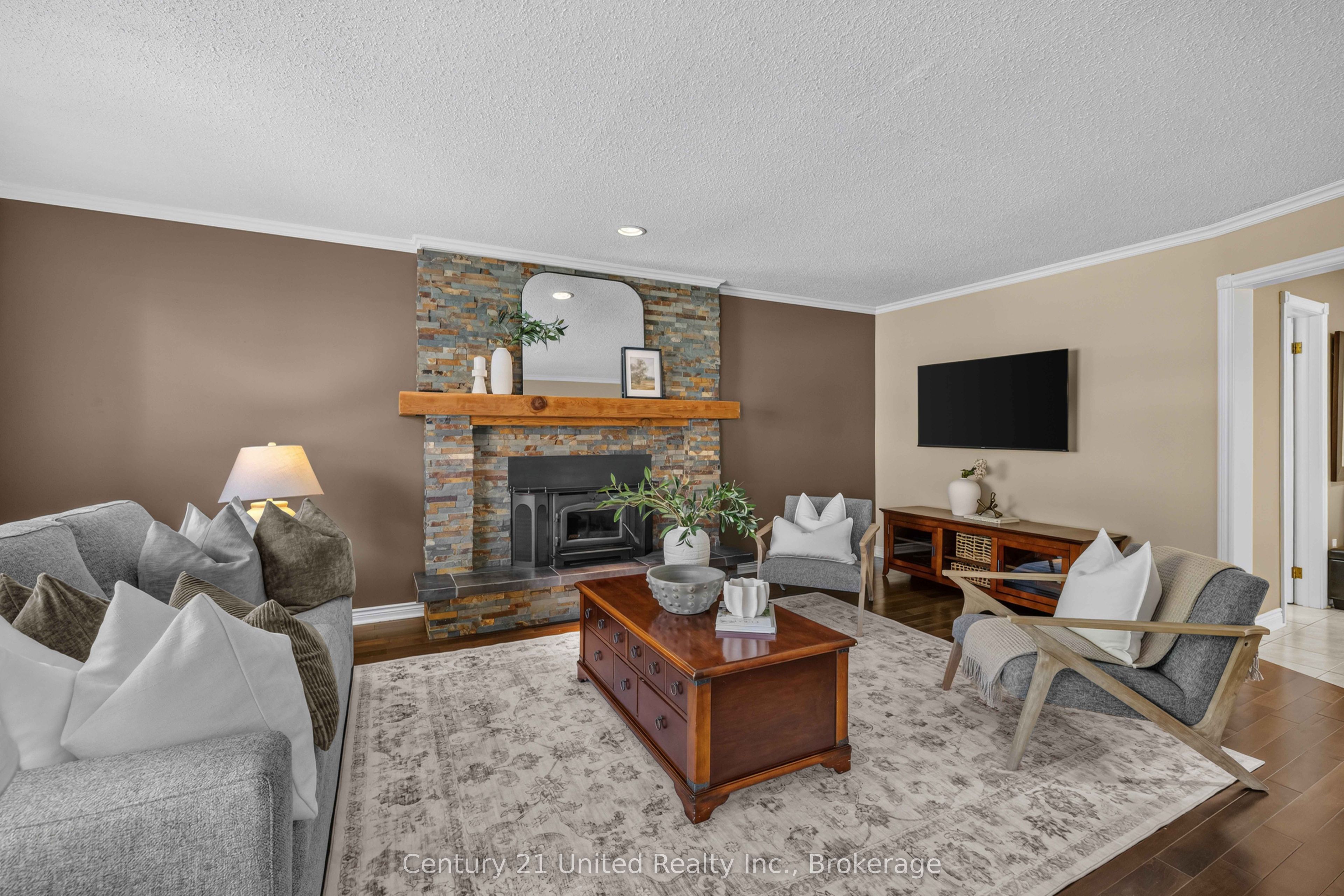59 Waverly Street Property Photo 6