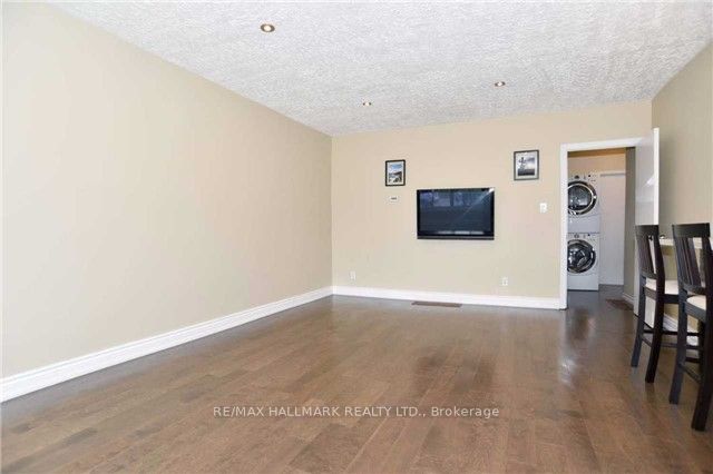 94 Hurley Road #upper Property Photo 4