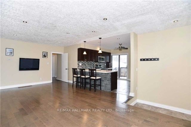 94 Hurley Road #upper Property Photo 5