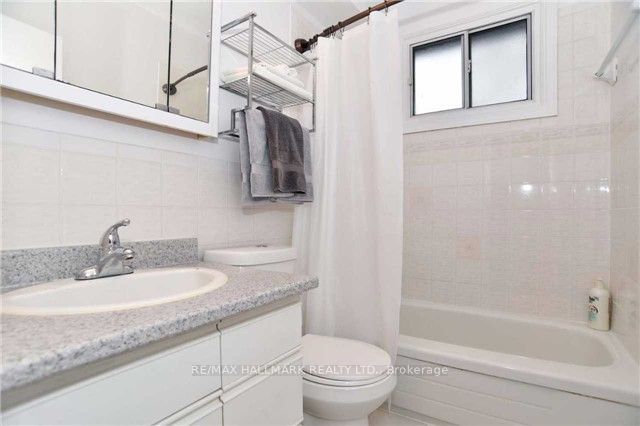 94 Hurley Road #upper Property Photo 8