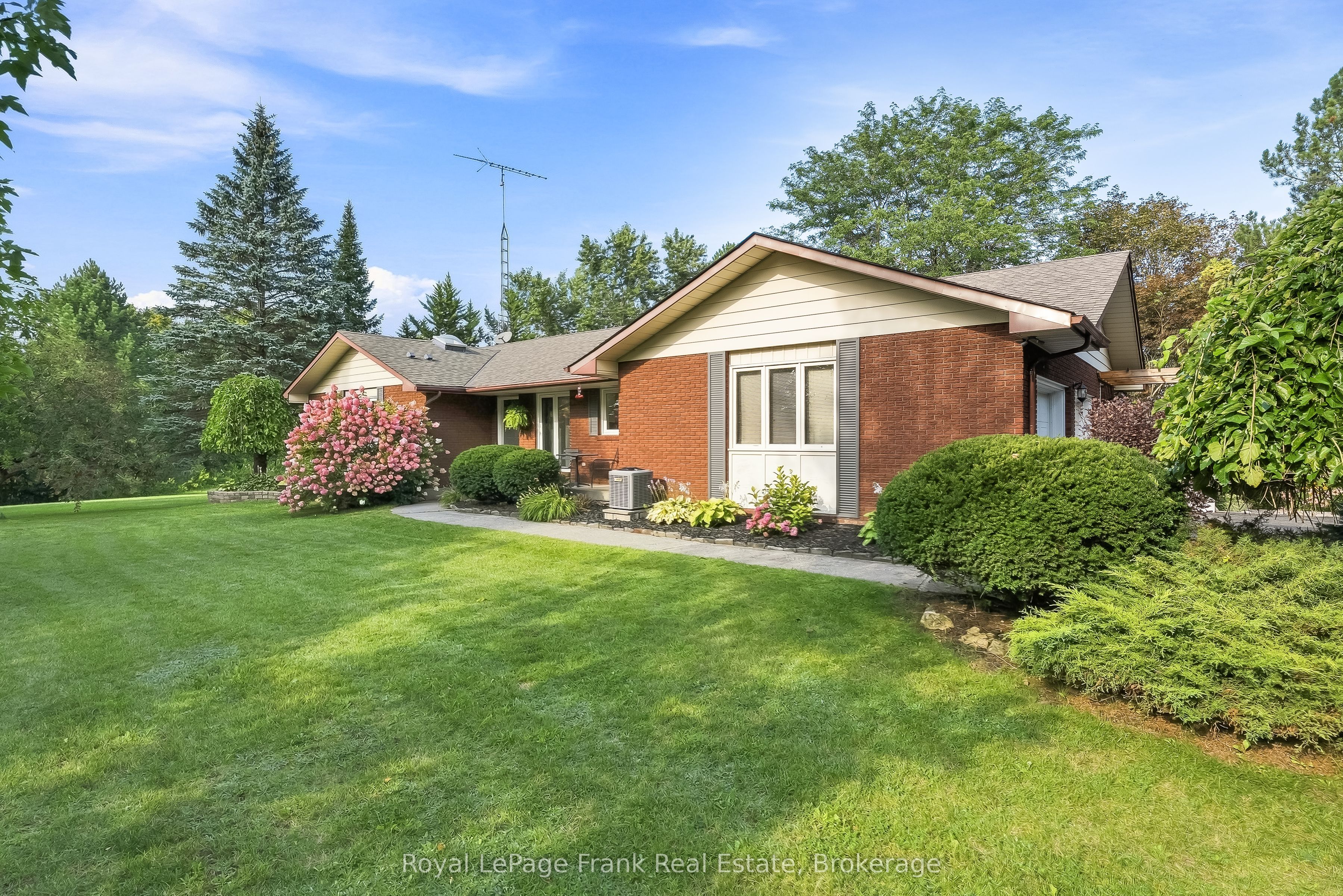 2407 Ashbridge Road Property Photo 2