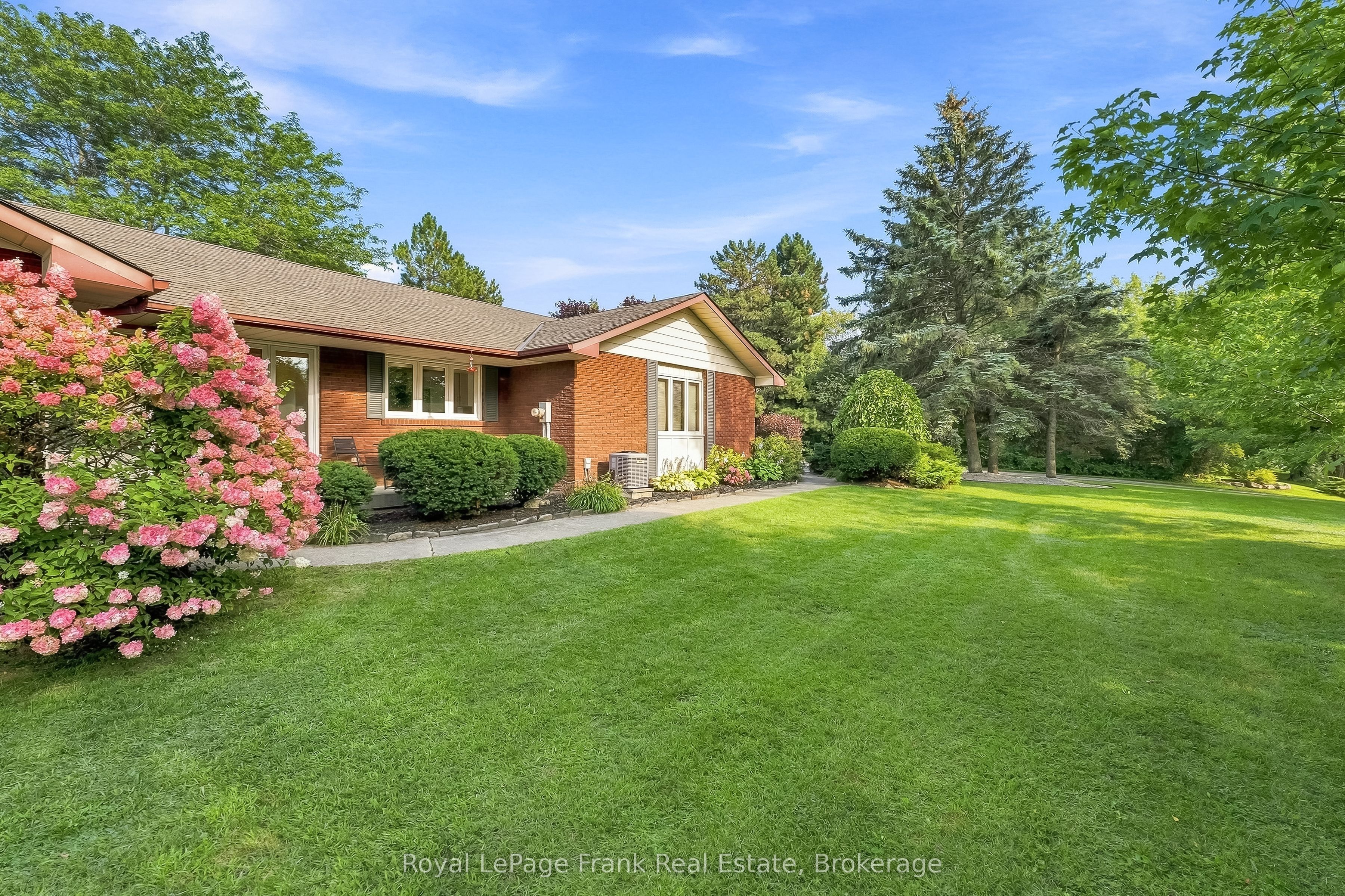 2407 Ashbridge Road Property Photo 3