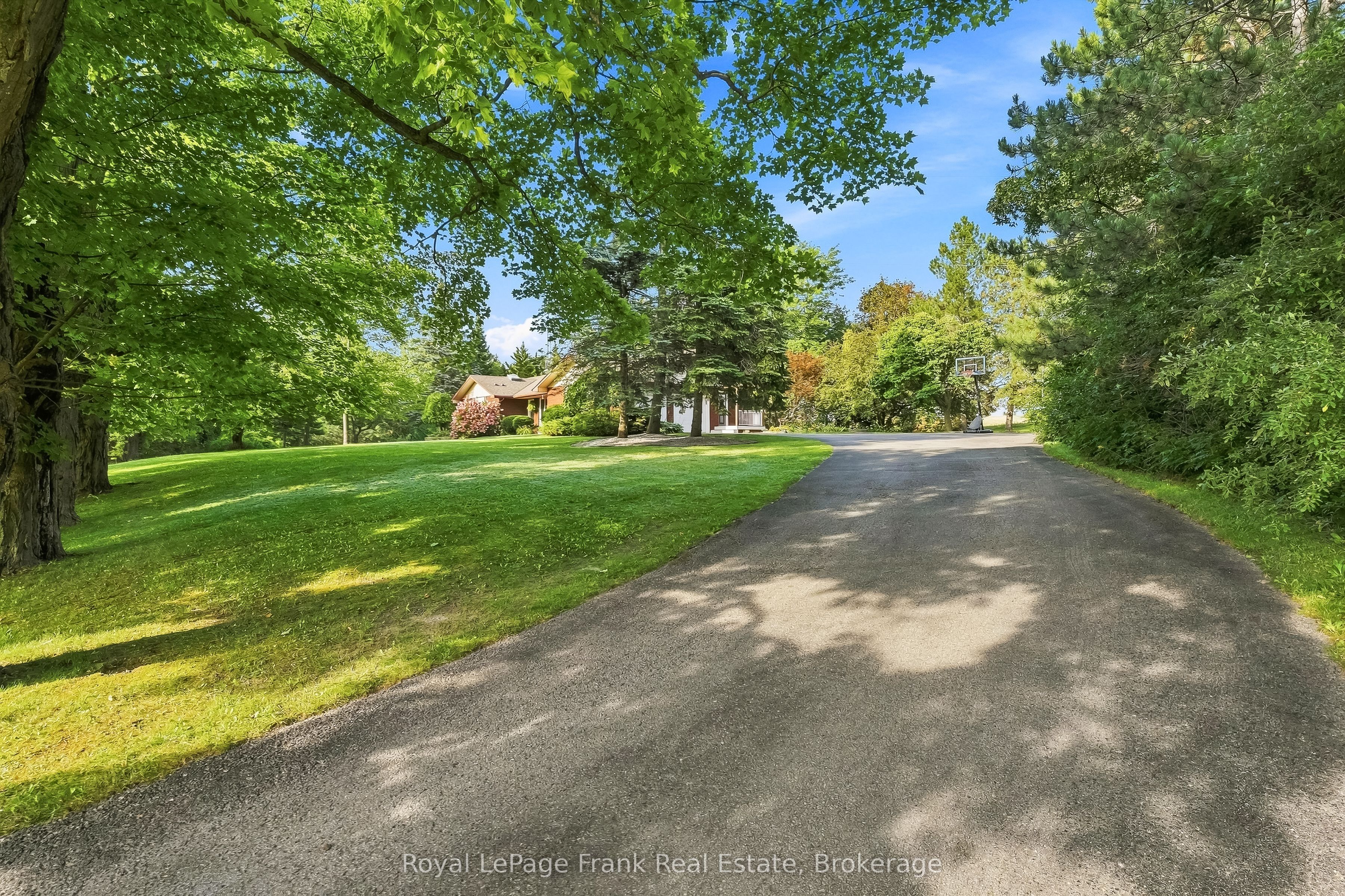 2407 Ashbridge Road Property Photo 9