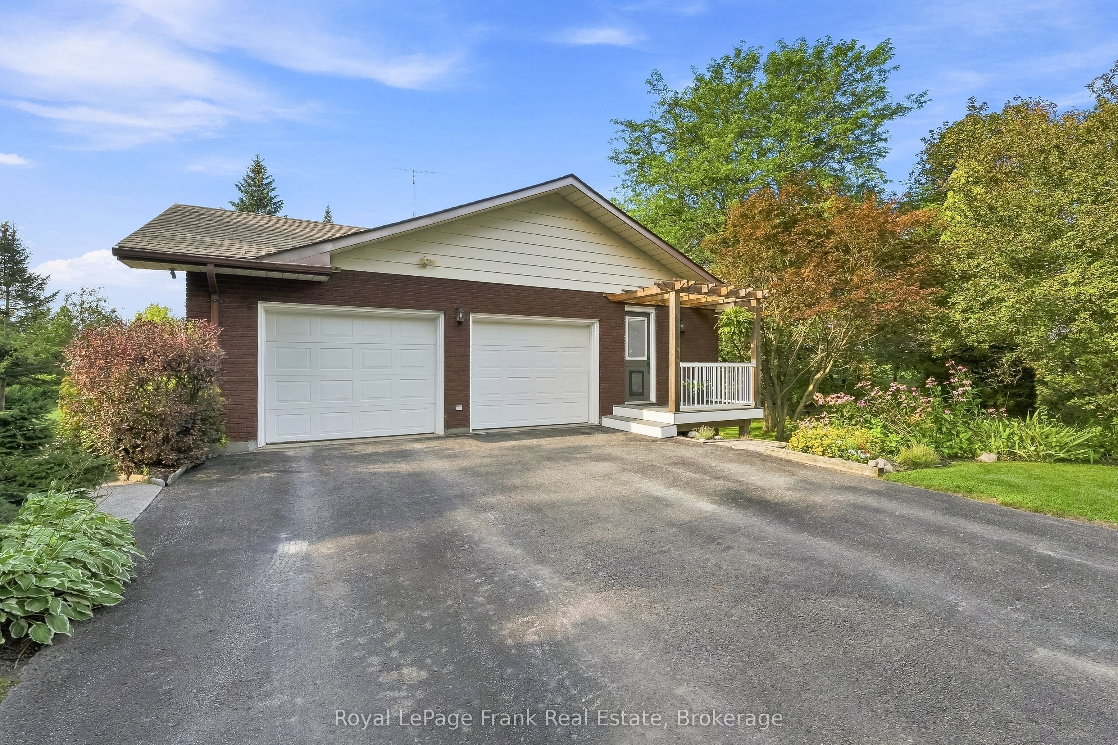 2407 Ashbridge Road Property Photo 12