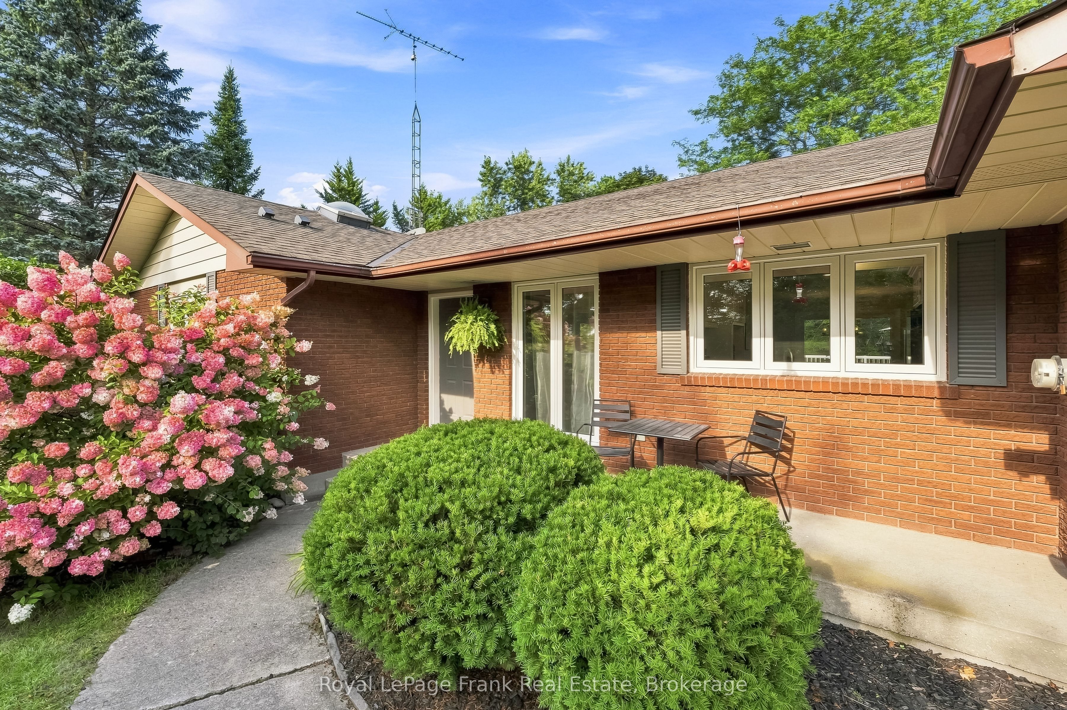 2407 Ashbridge Road Property Photo 14