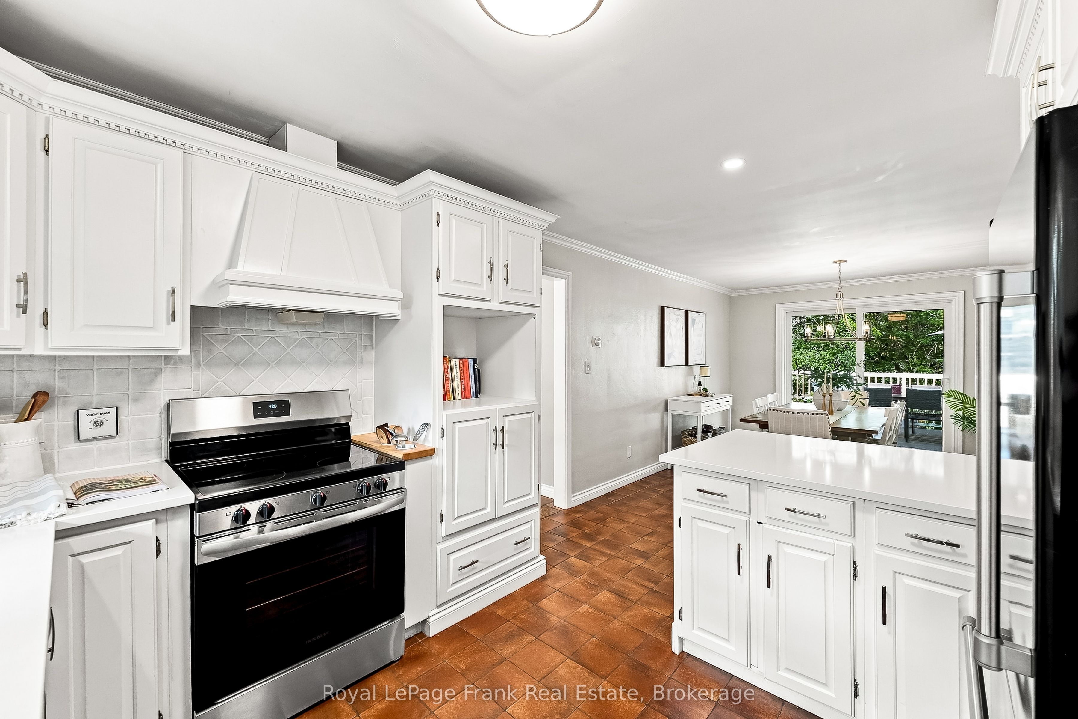 2407 Ashbridge Road Property Photo 20
