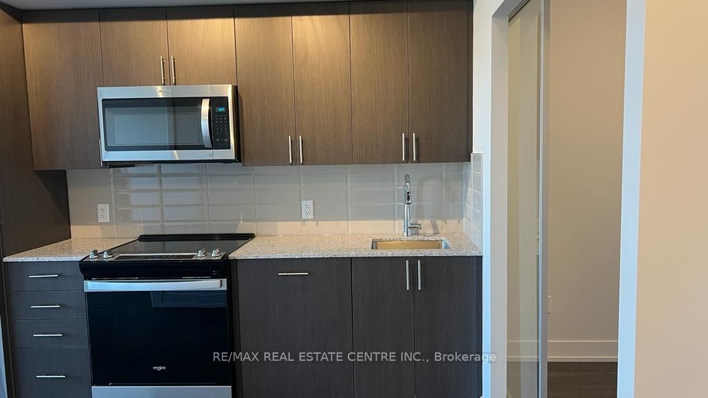 2550 Simcoe Street 2115 Property Photo 3
