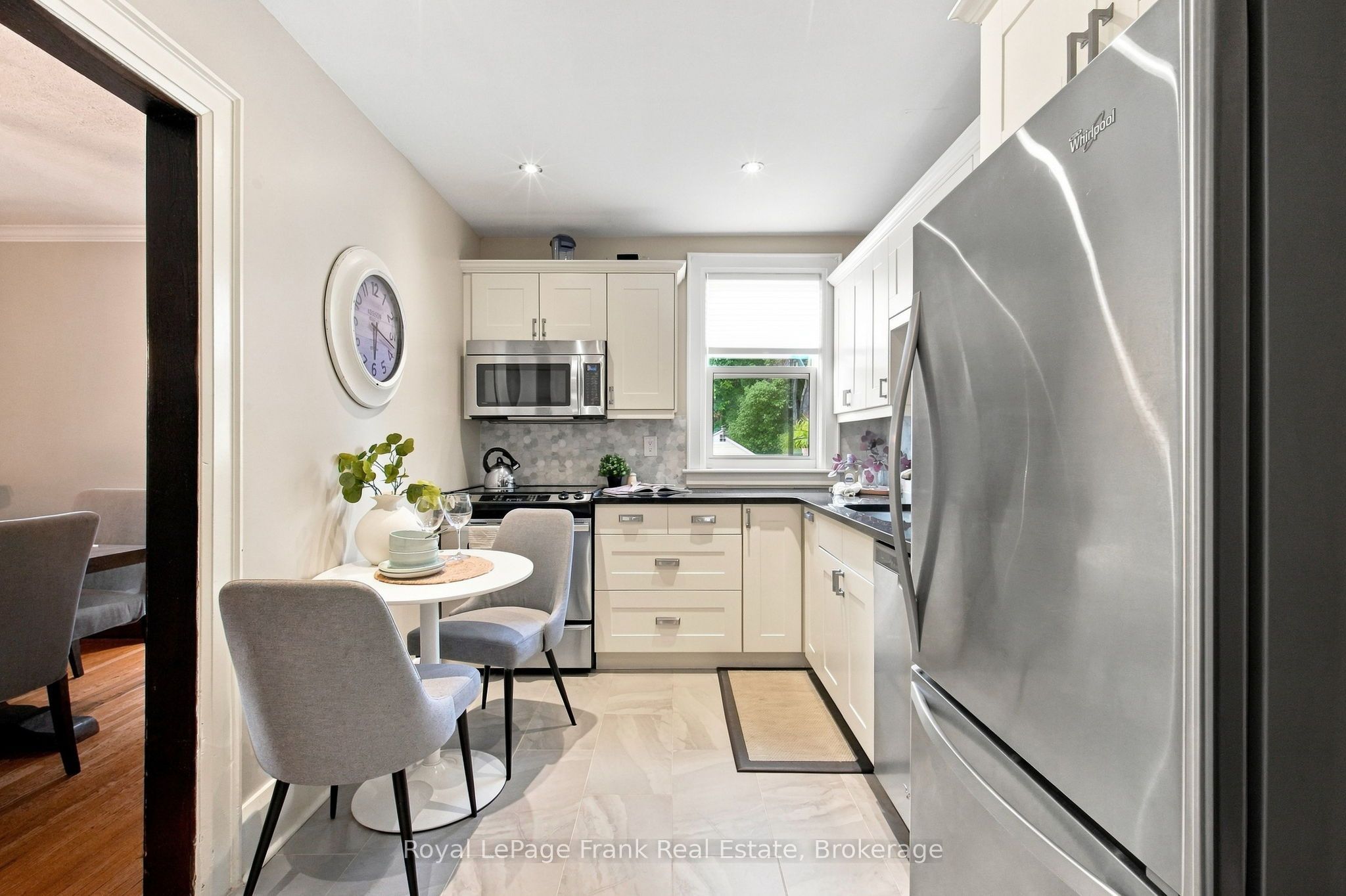 44 Mclaughlin Boulevard Property Photo 6