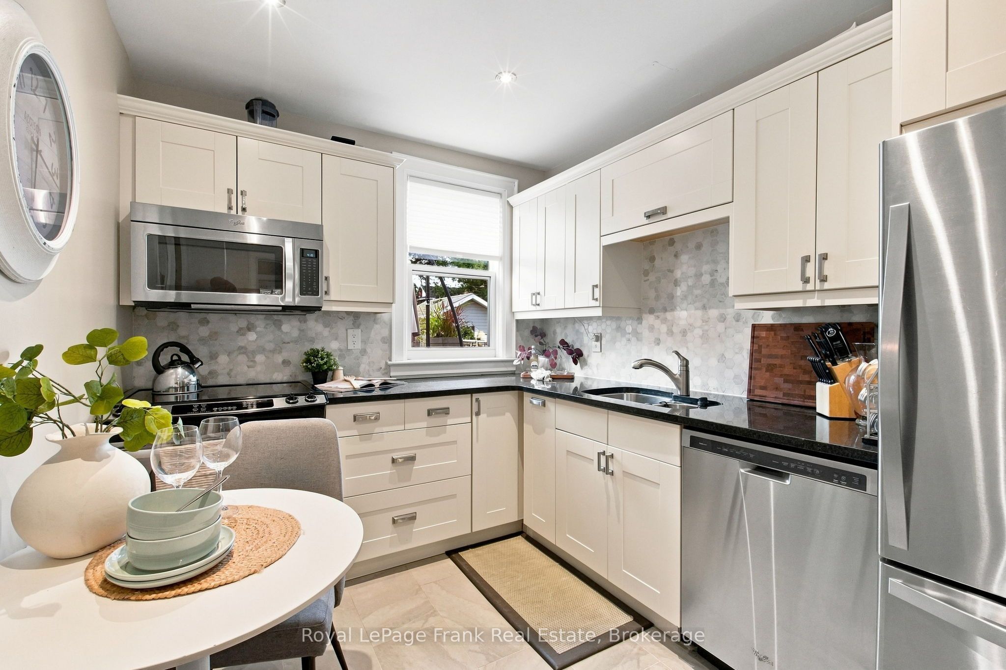 44 Mclaughlin Boulevard Property Photo 7